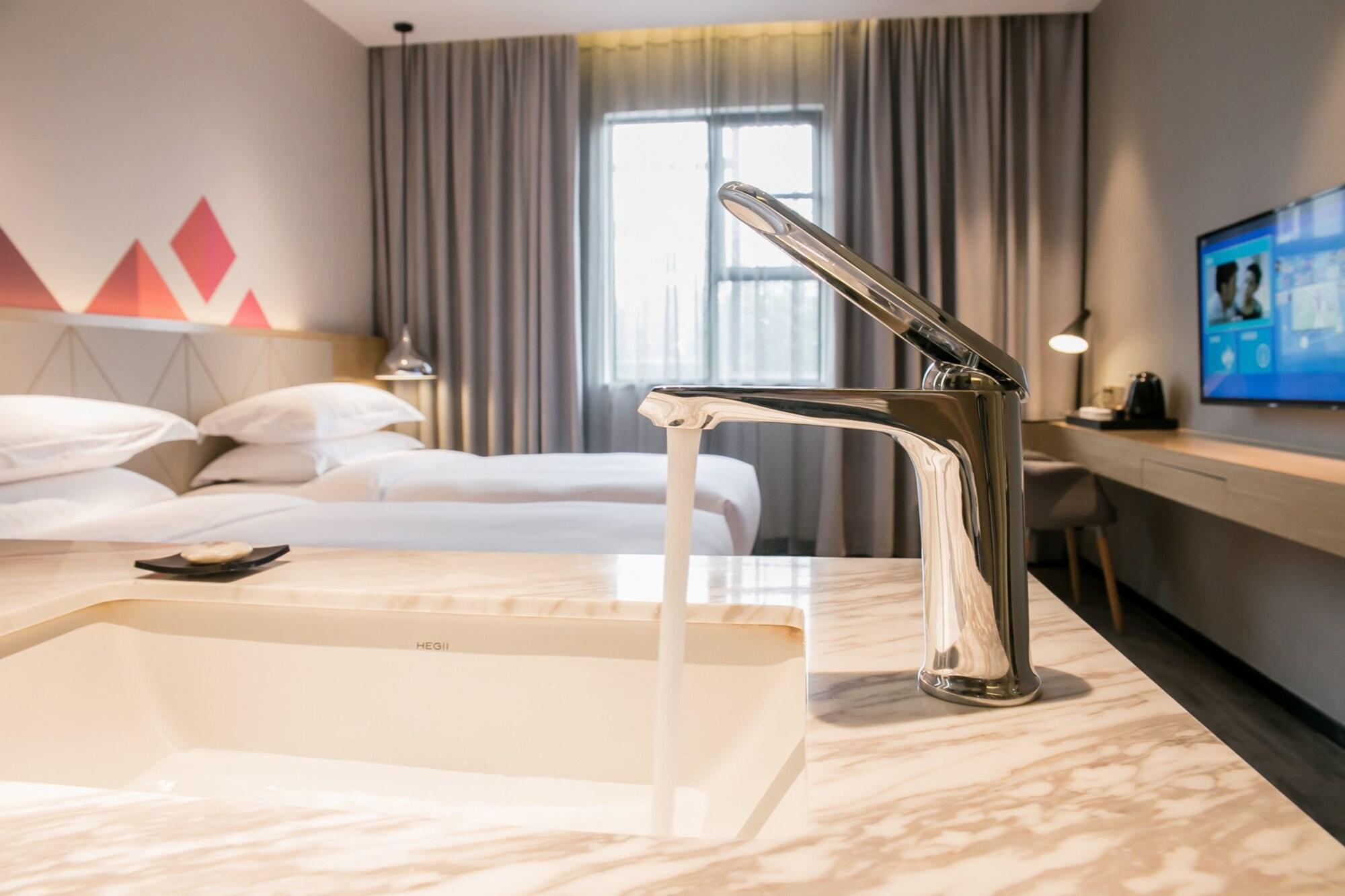 Borrman International Tower Chigang Metro Station Flagship Branch Hotel