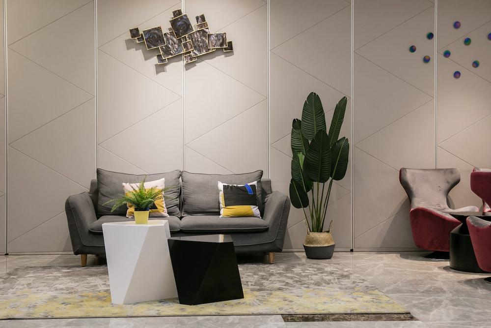 Borrman International Tower Chigang Metro Station Flagship Branch Hotel