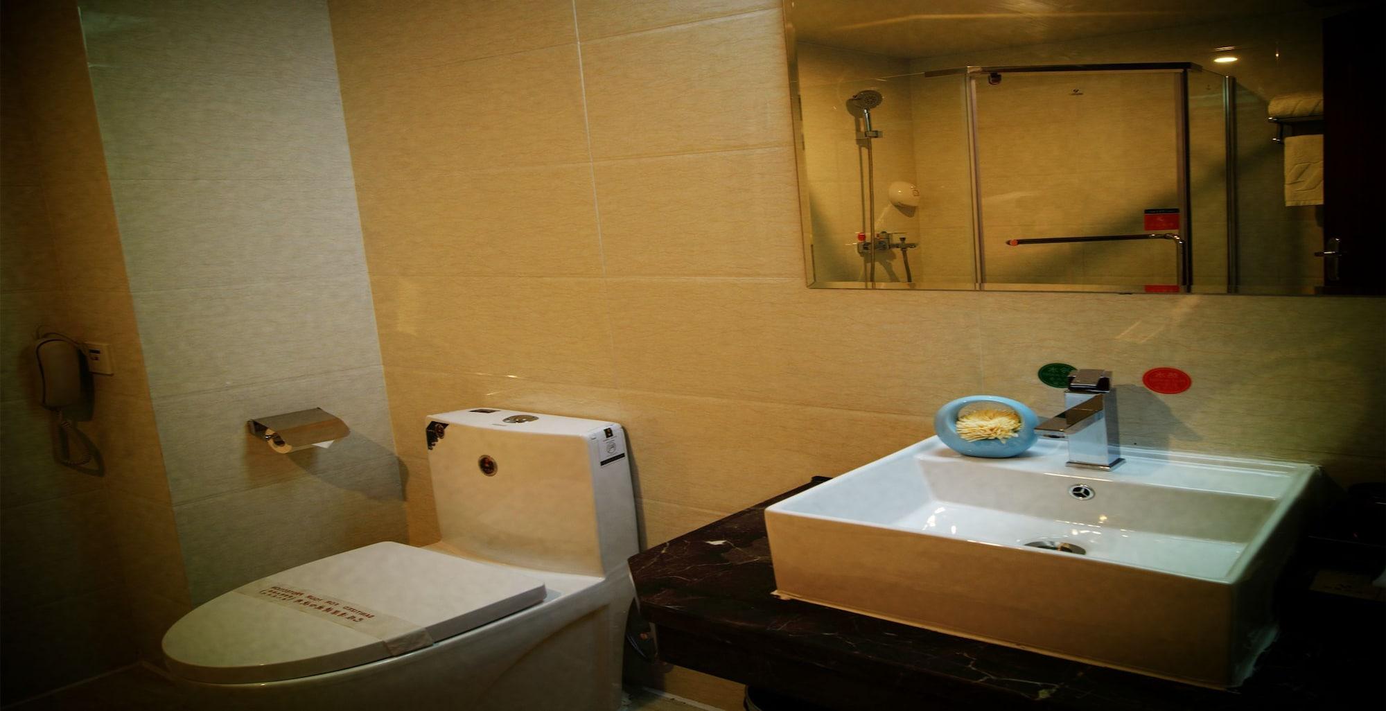 Junye International Hotel 4*