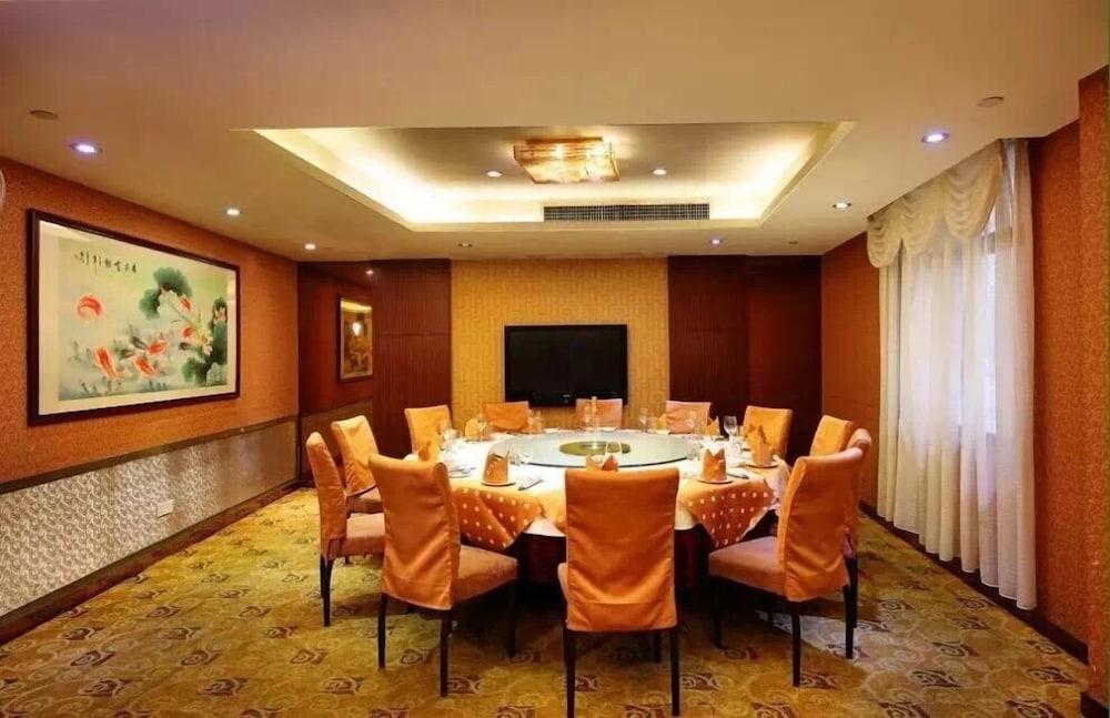 Guang Dong Grand Hotel 3*