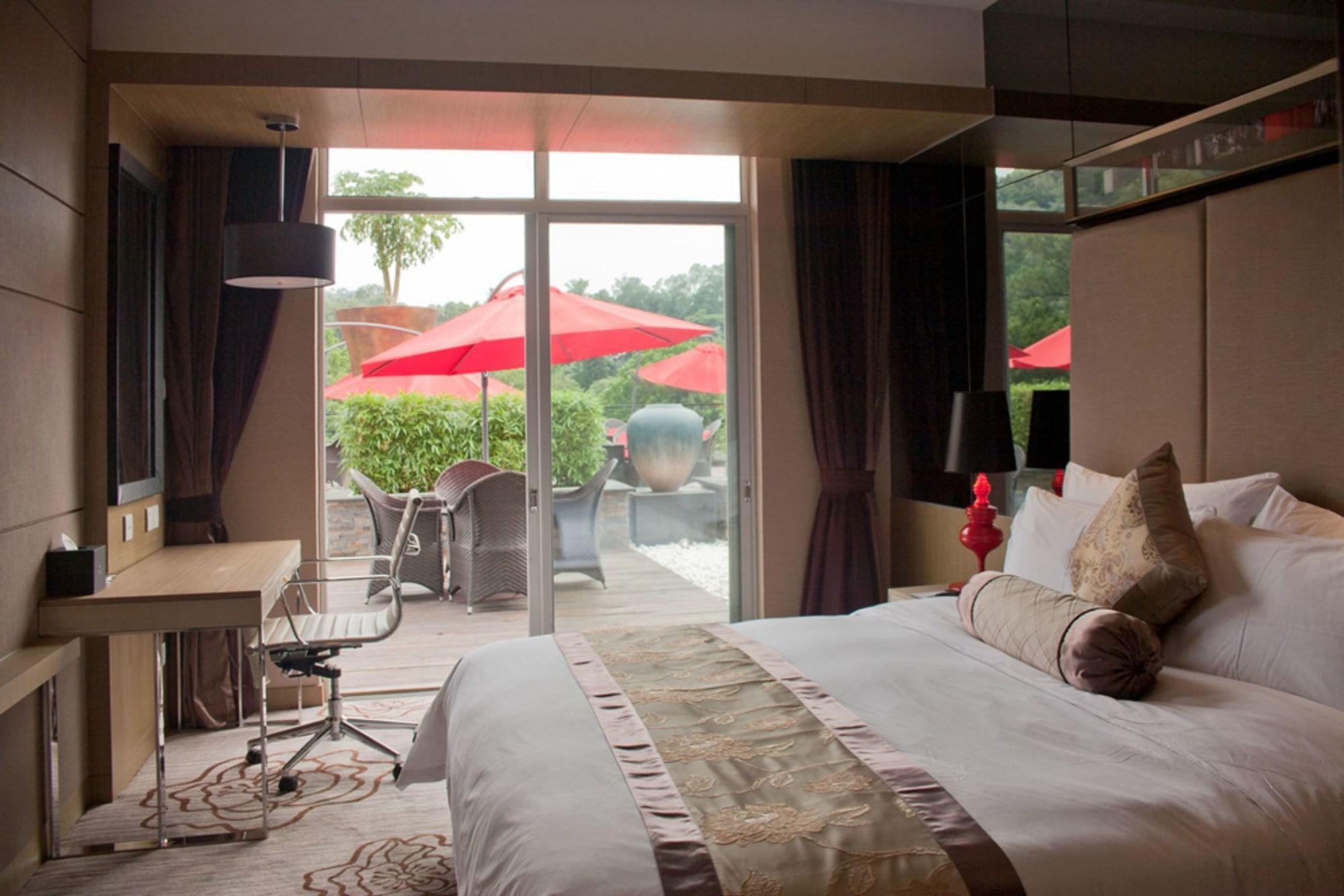 Easeland Hotel