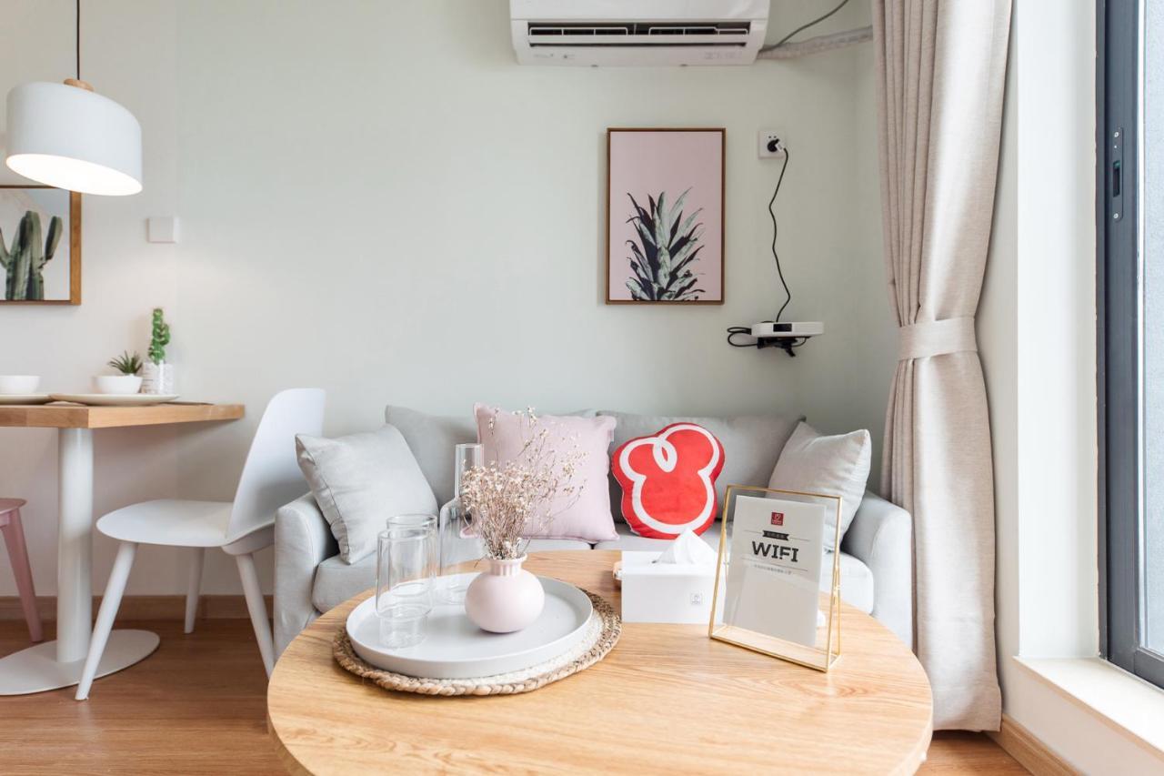 Vanke Apartment: South Railway Station Convenience