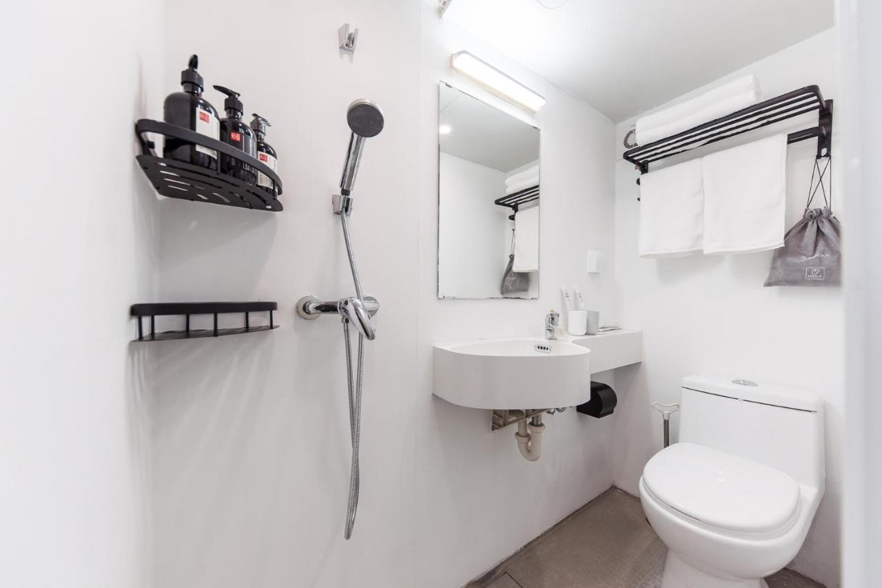 Vanke Apartment: South Railway Station Convenience *