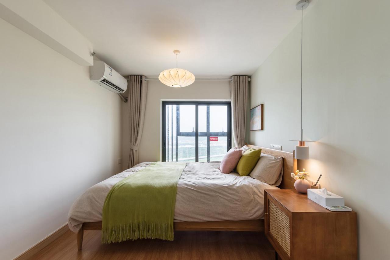 Vanke Apartment: South Railway Station Convenience