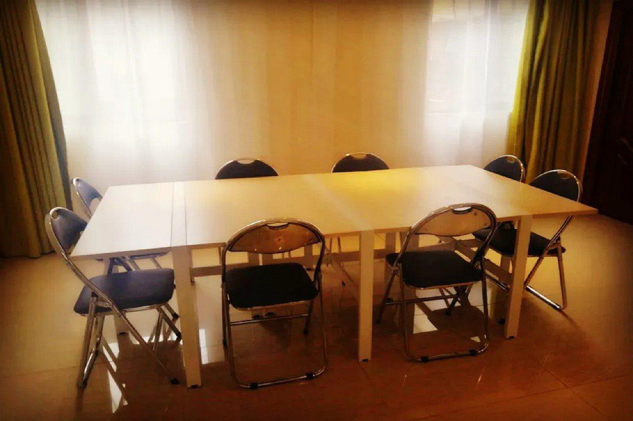 Iu Hotel 2*