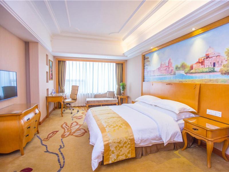 Vienna International Huangpu Development District 3*