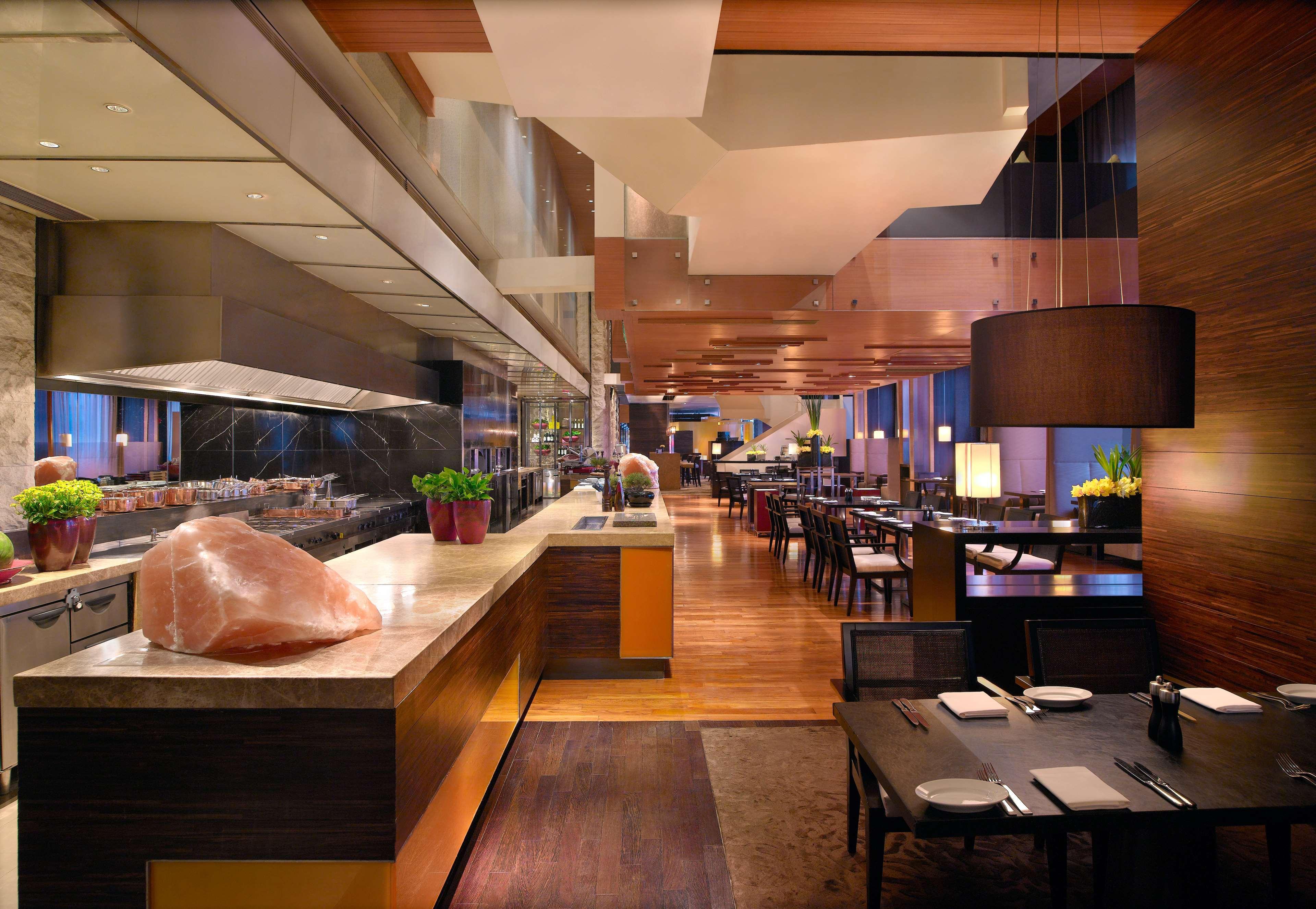 Grand Hyatt - Free Shuttle Between And Exhibition Center During Fair Hotel 5*