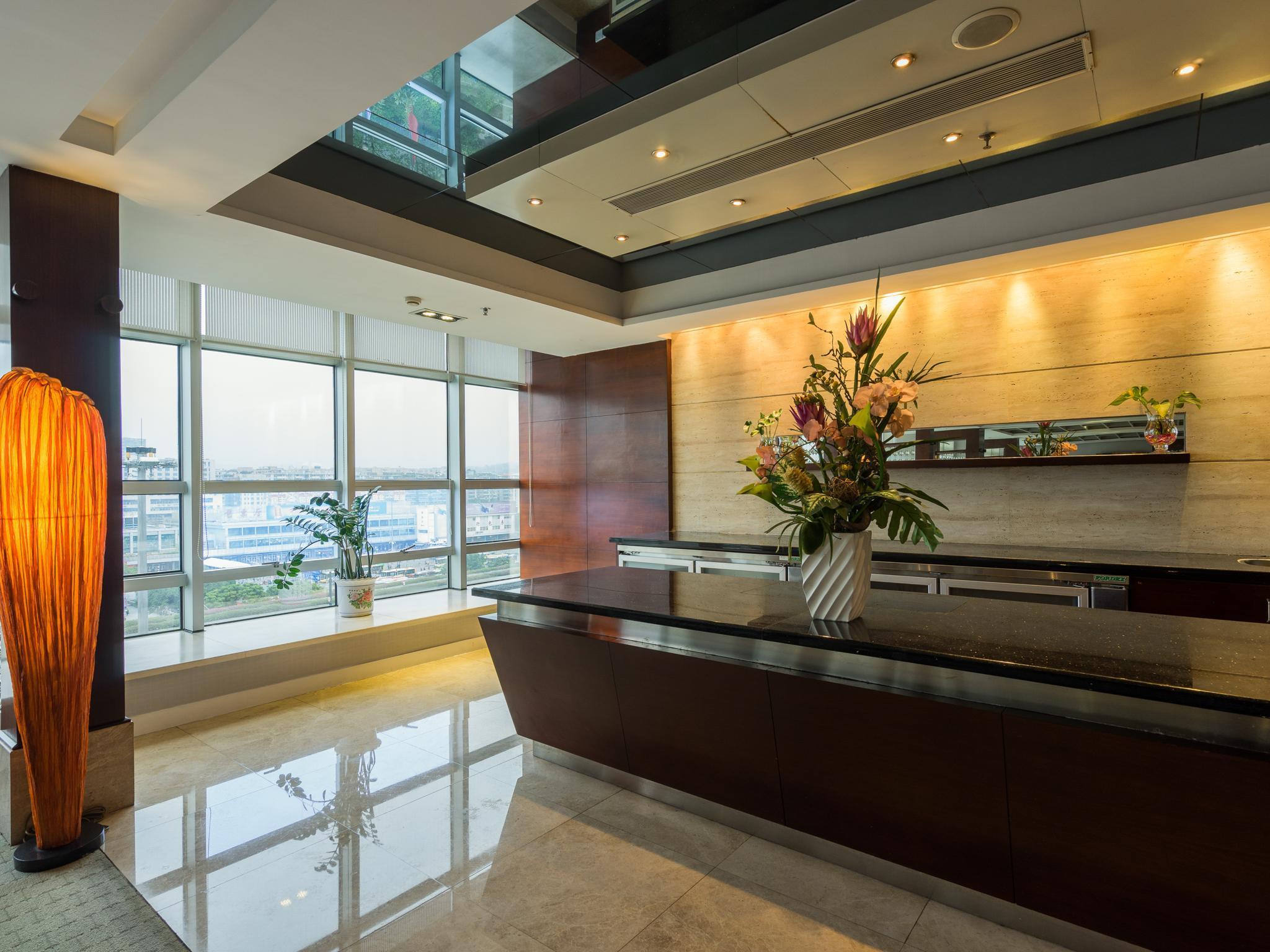 Liuhua Hotel 4*