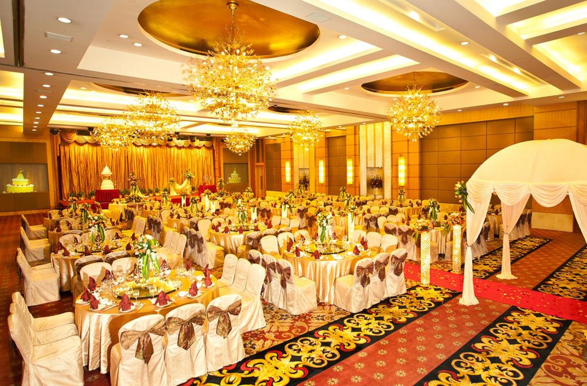 Liuhua Hotel 4*