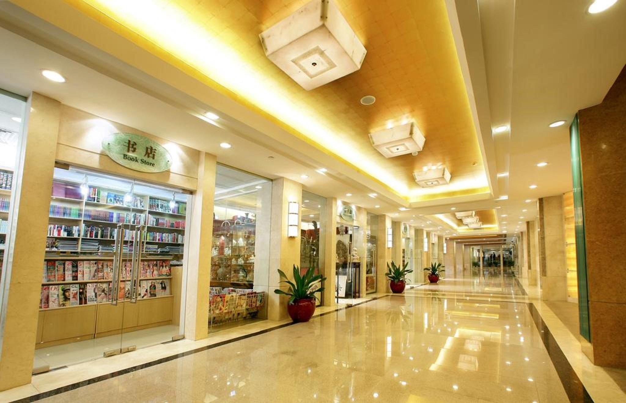 Liuhua Hotel 4*