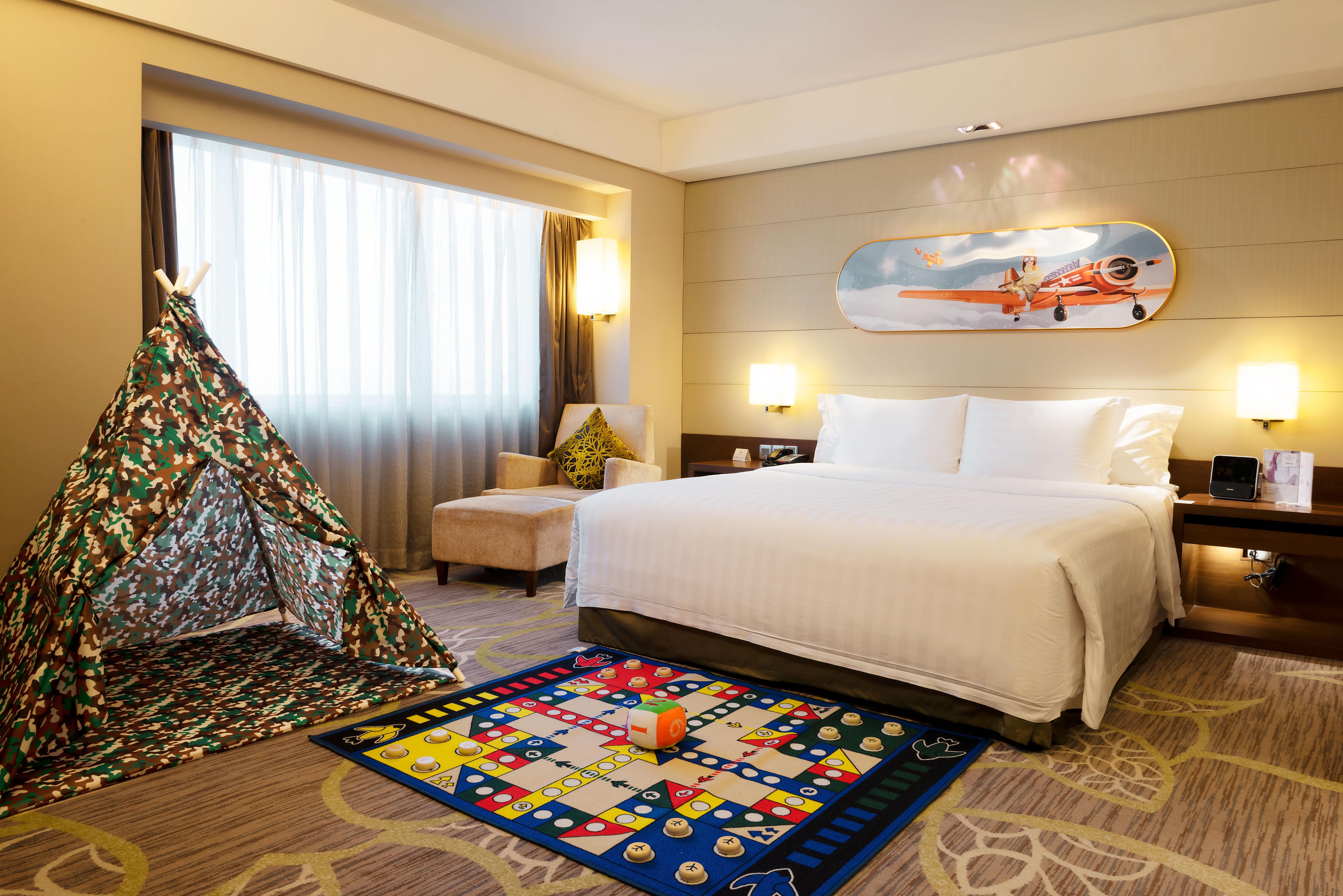 Crowne Plaza Centre By Ihg - Free Shuttle Between And Exhibition Center During Fair & Exhibitor Registration Counter