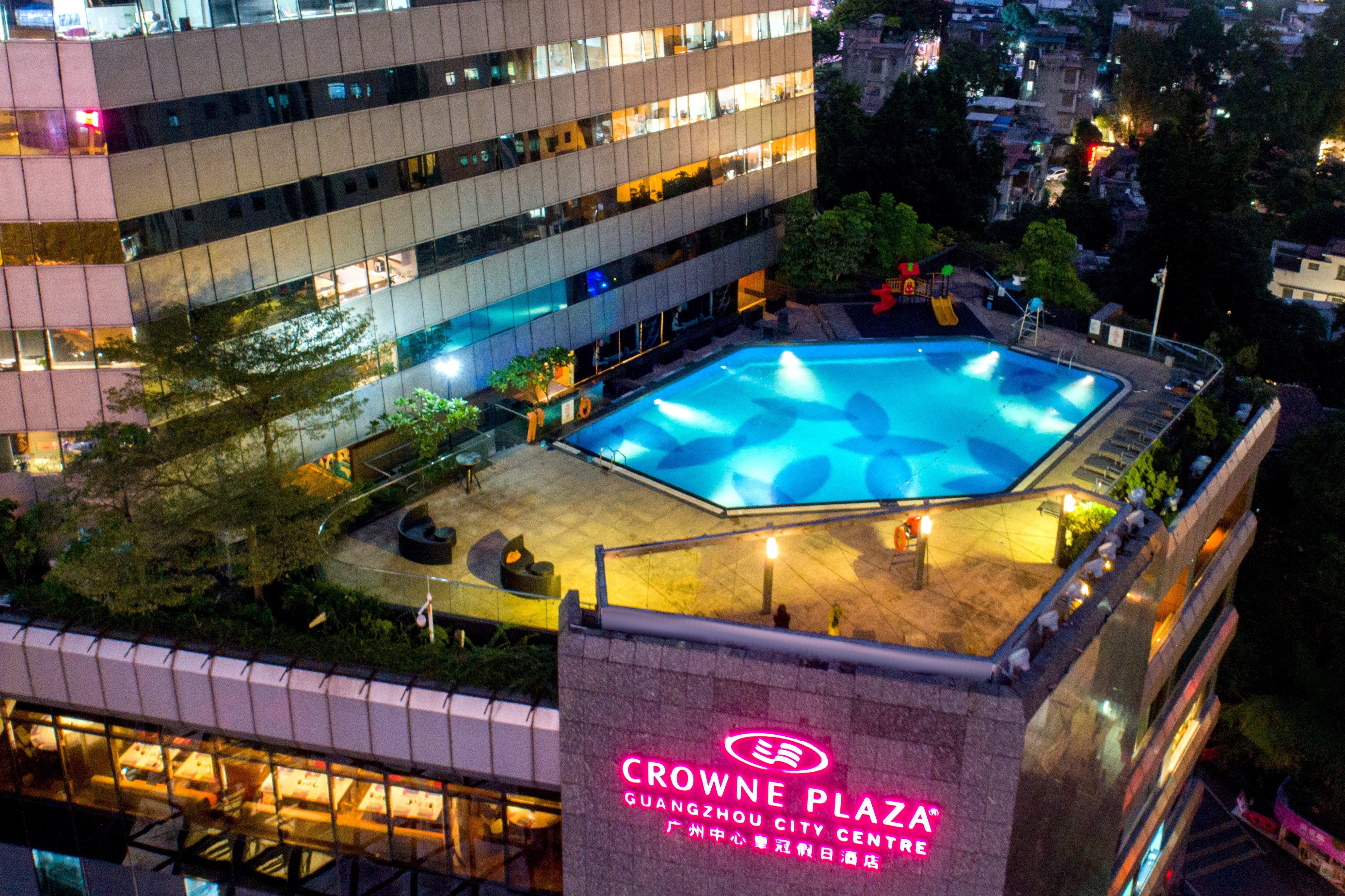 Crowne Plaza Centre By Ihg - Free Shuttle Between And Exhibition Center During Fair & Exhibitor Registration Counter