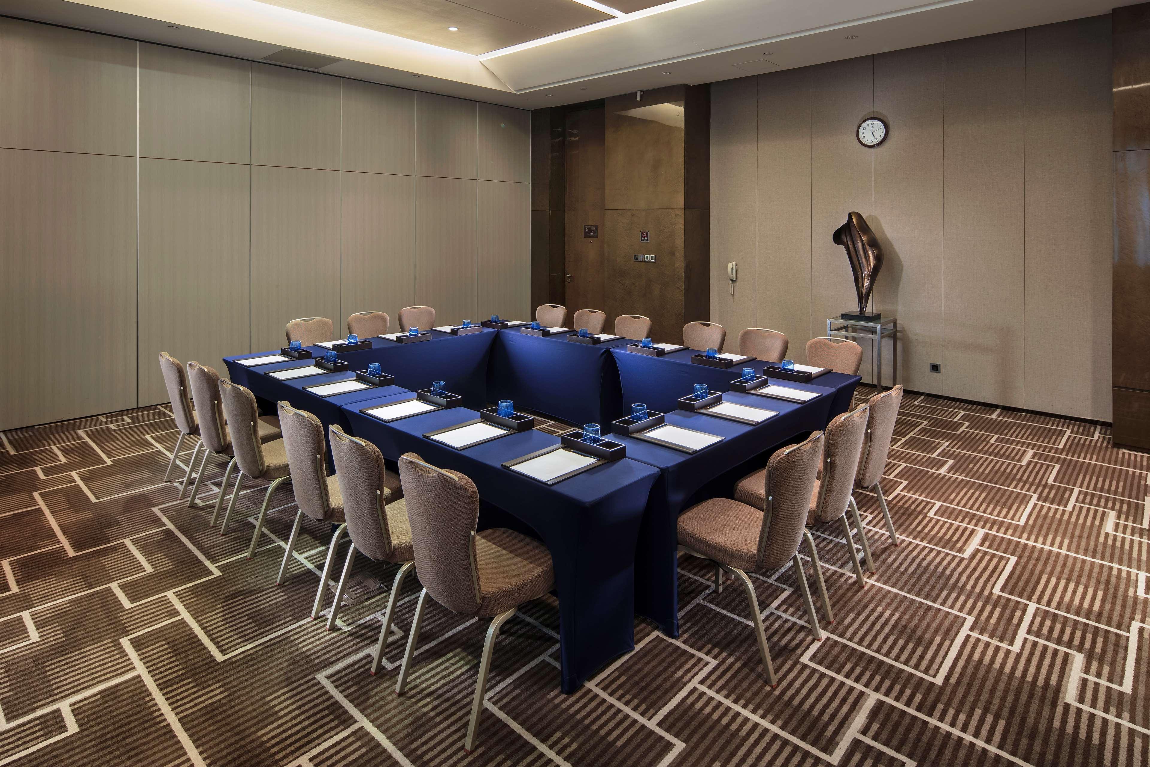 Hotel Hilton Tianhe: Fair Shuttle & Registration