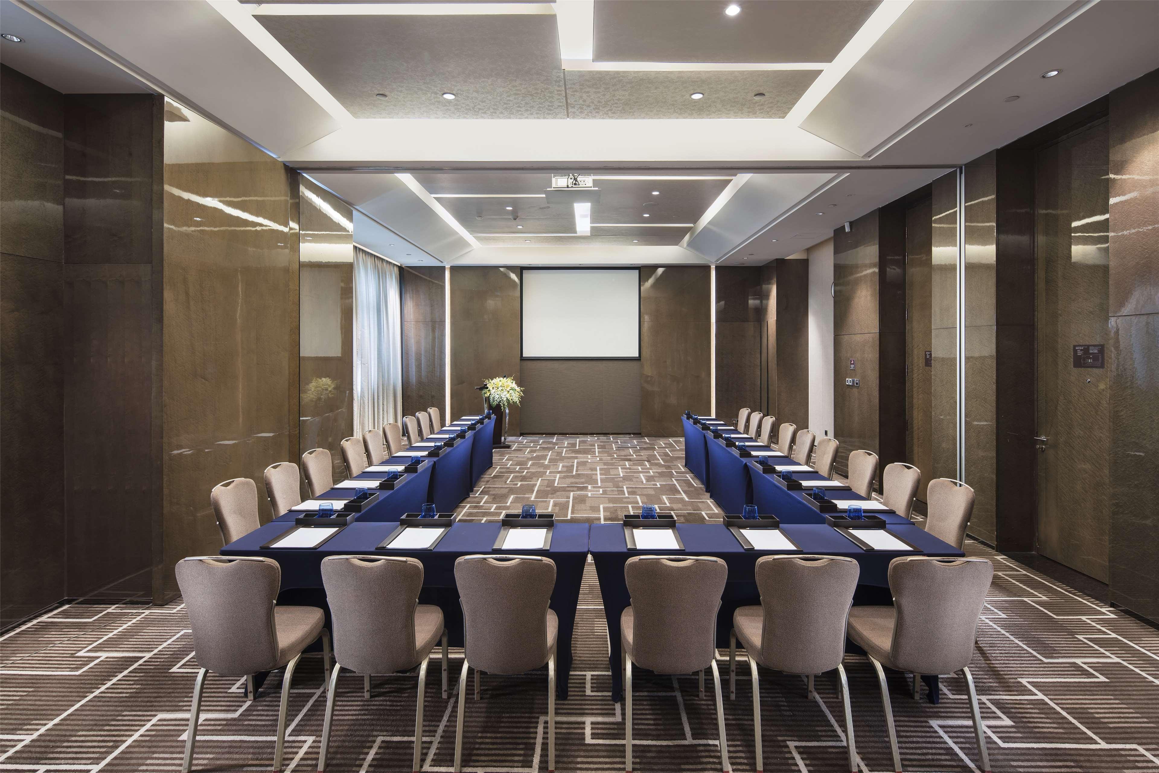 Hilton Tianhe: Fair Shuttle & Registration Hotel