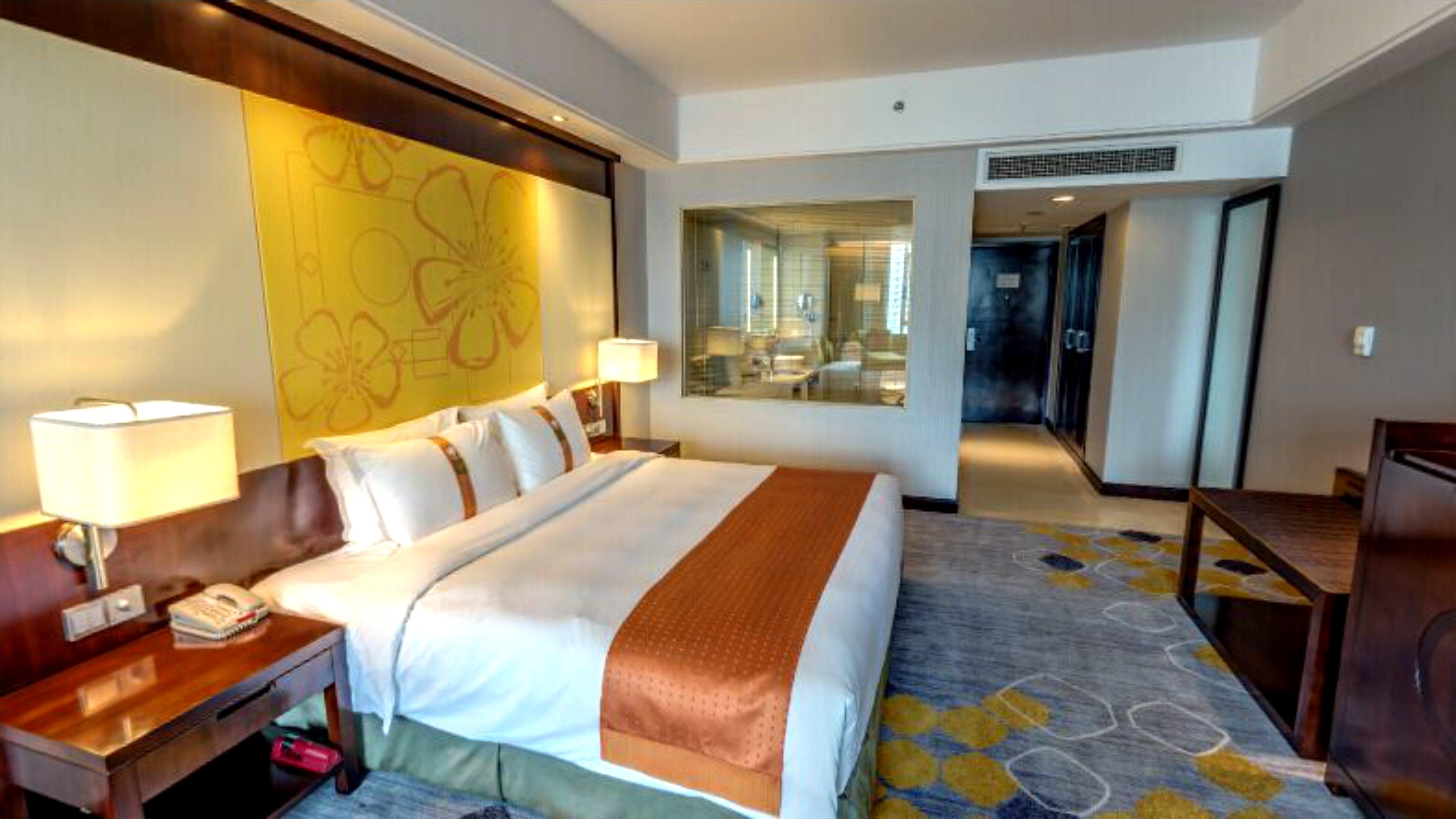 Voco Shifu By Ihg - Free Shuttle Bus & Buyer Registration Counter During Fair