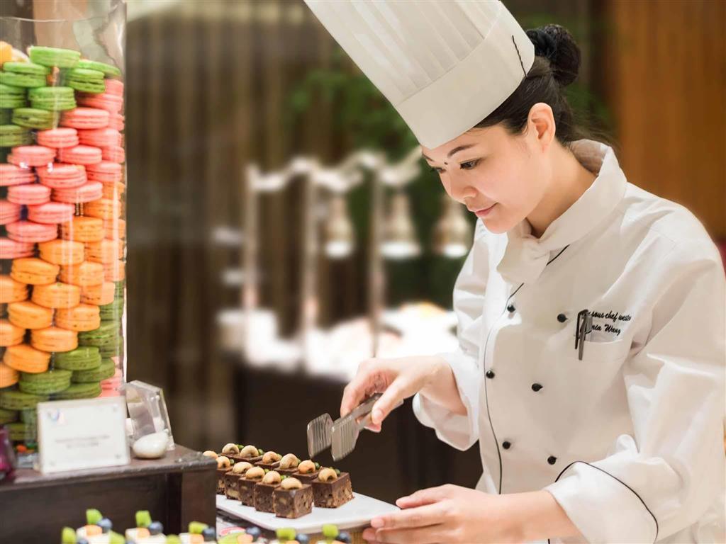 Pullman Baiyun Airport - Free Shuttle Bus & Official Registration Agency During Fair Hotel