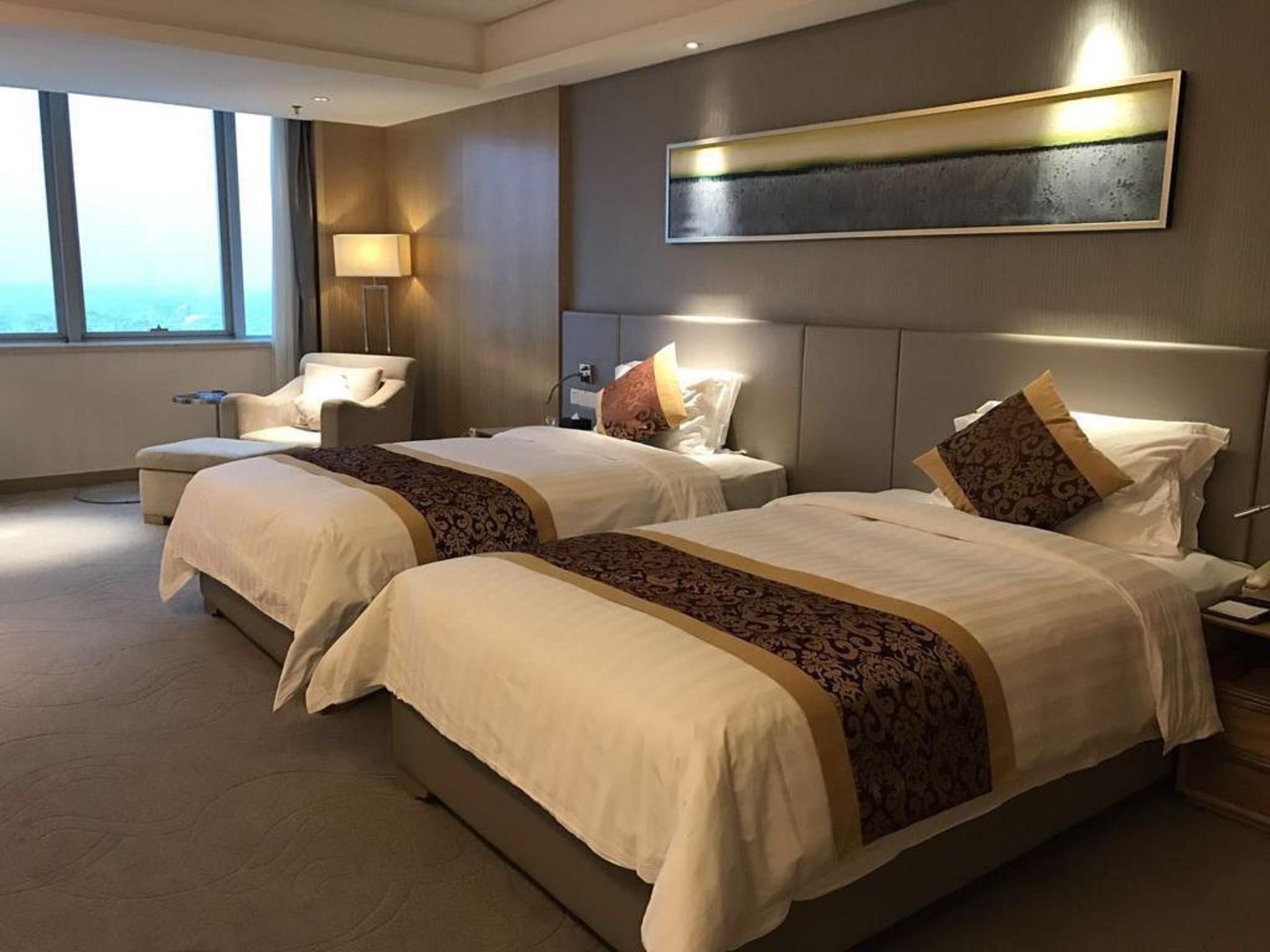 Hotel Pearl River International - Canmetro Line 11 Yijing Lu Station 4*