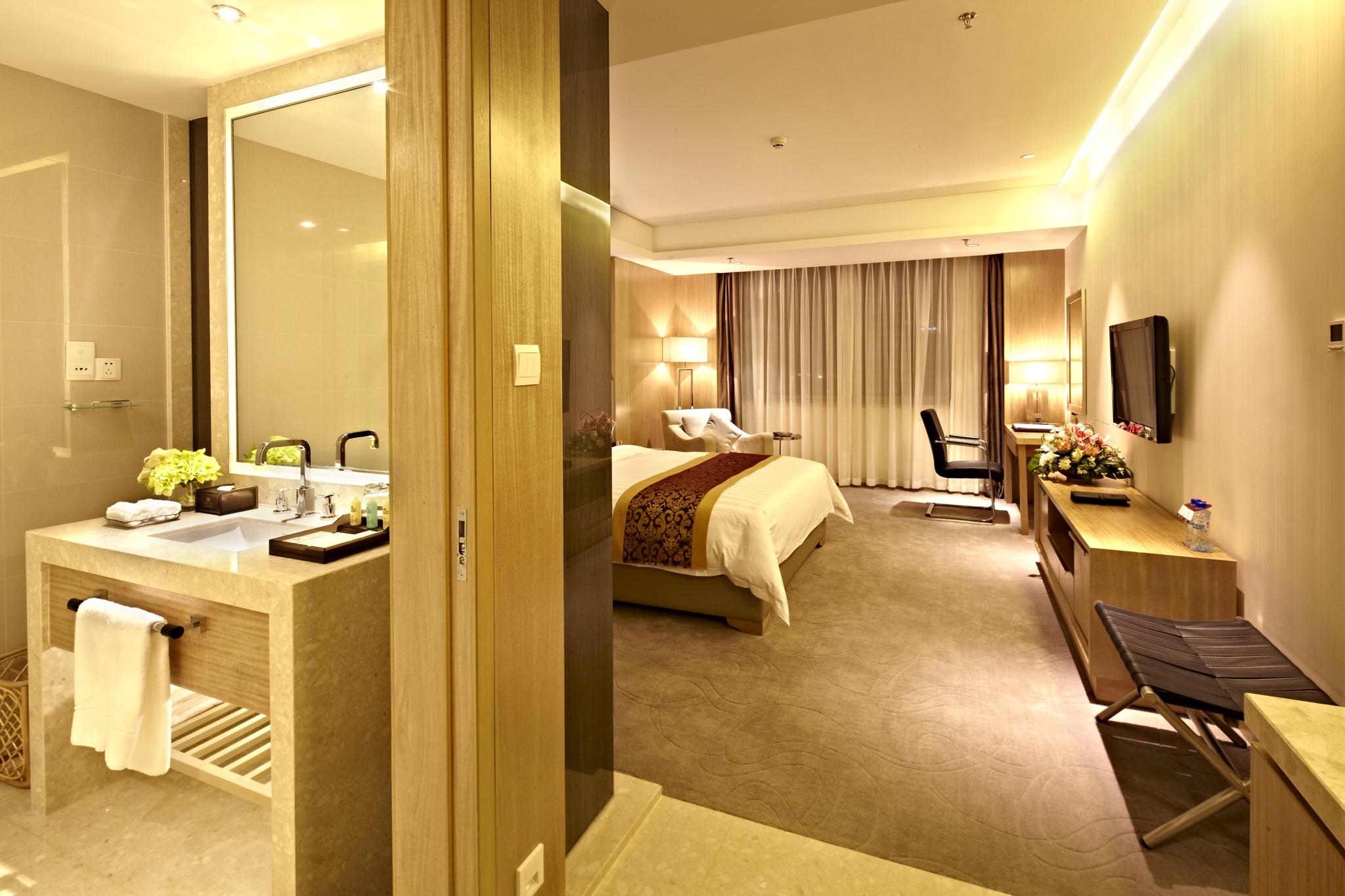 Pearl River International - Canmetro Line 11 Yijing Lu Station Hotel 4*