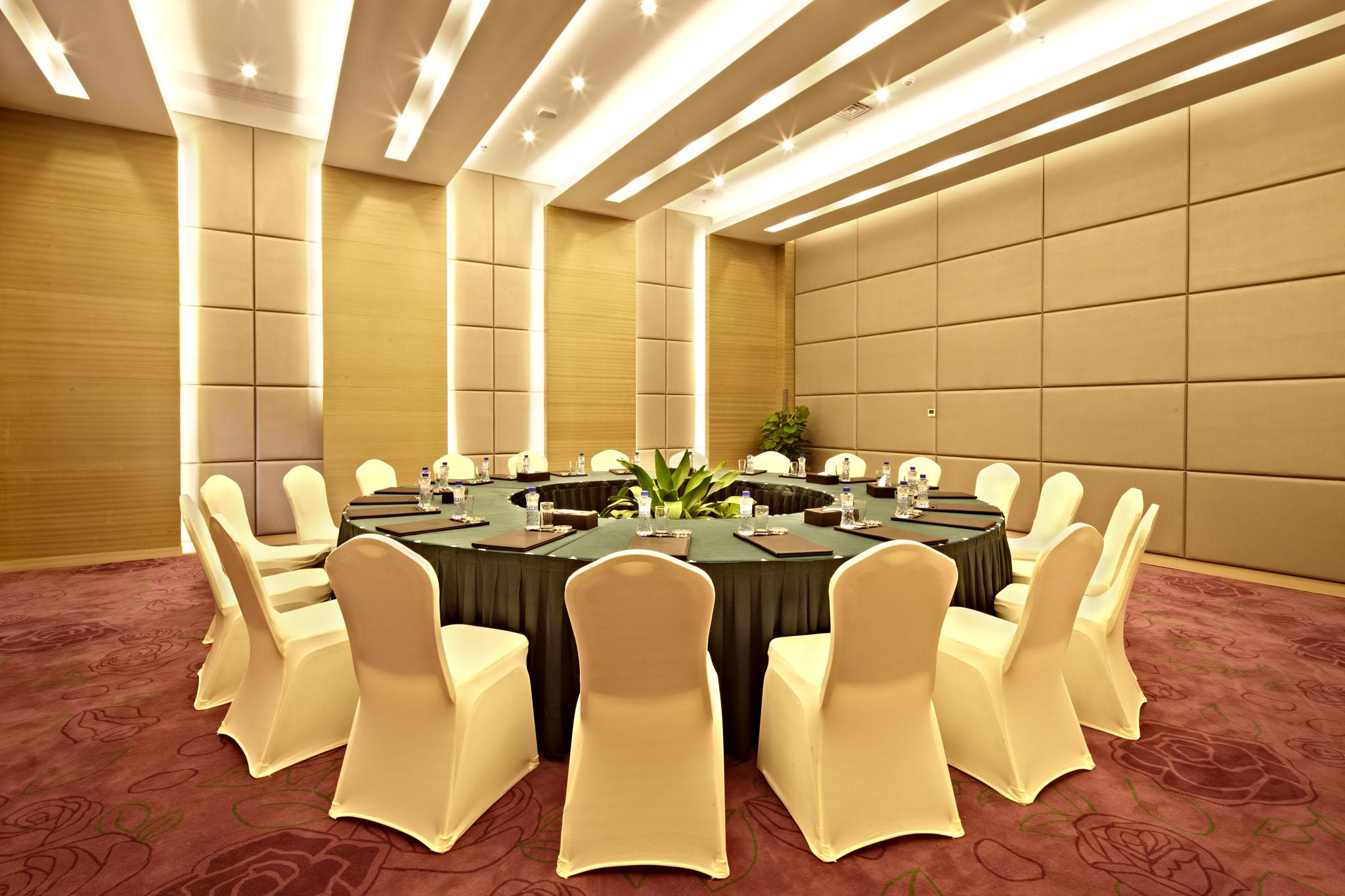 Pearl River International - Canmetro Line 11 Yijing Lu Station Hotel 4*