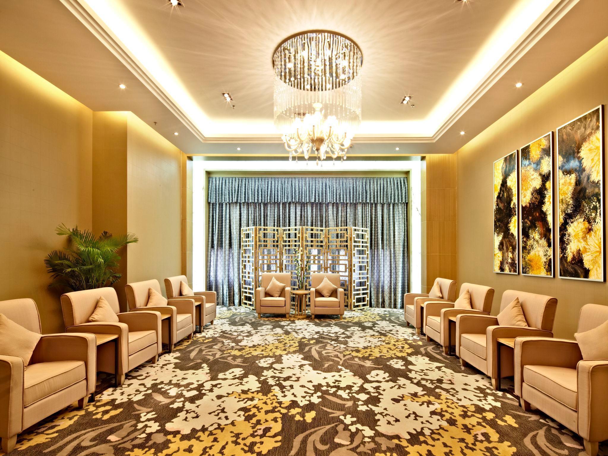 Pearl River International - Canmetro Line 11 Yijing Lu Station 4* Guangzhou