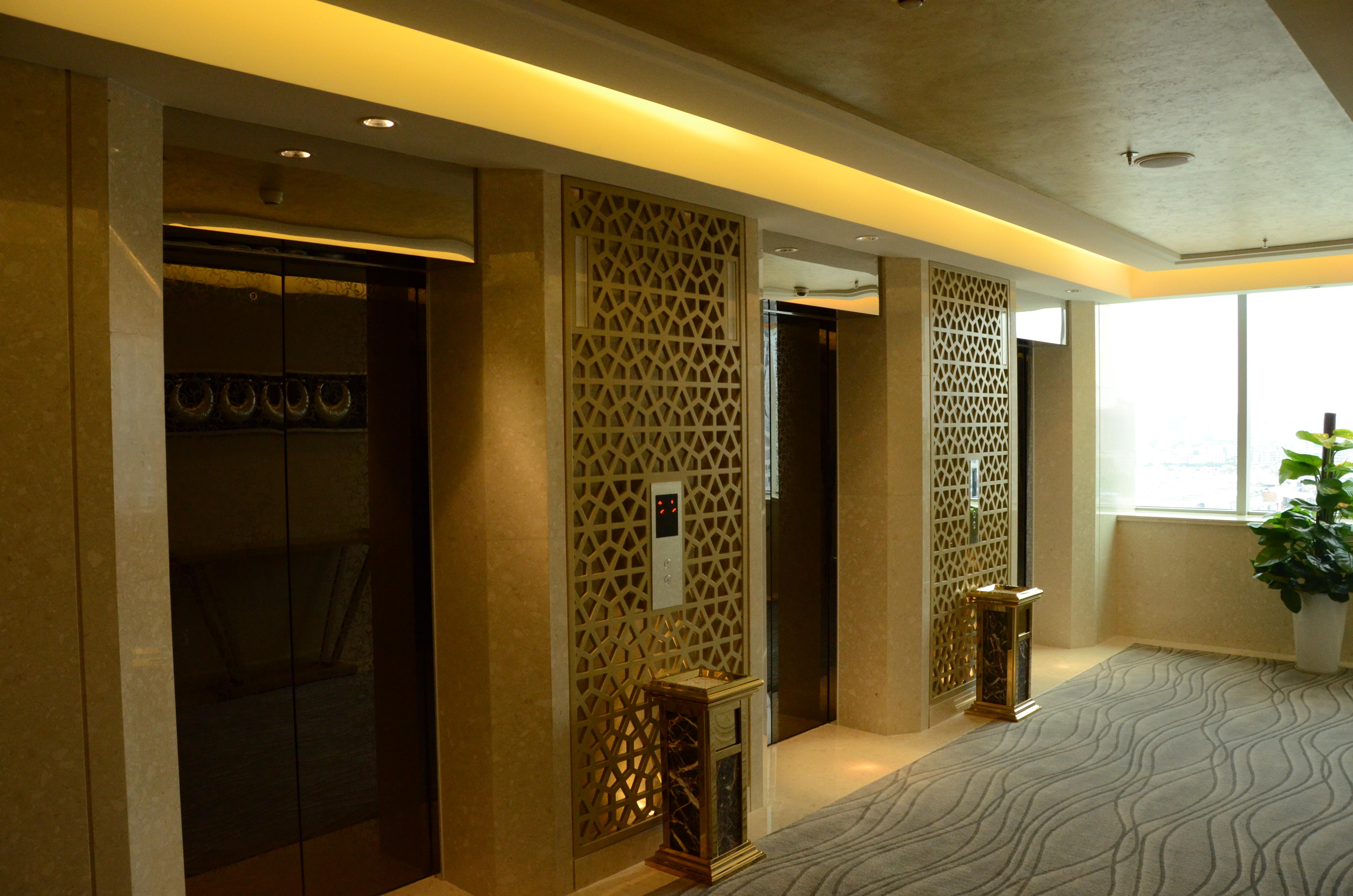 Pearl River International - Canmetro Line 11 Yijing Lu Station Hotel 4*