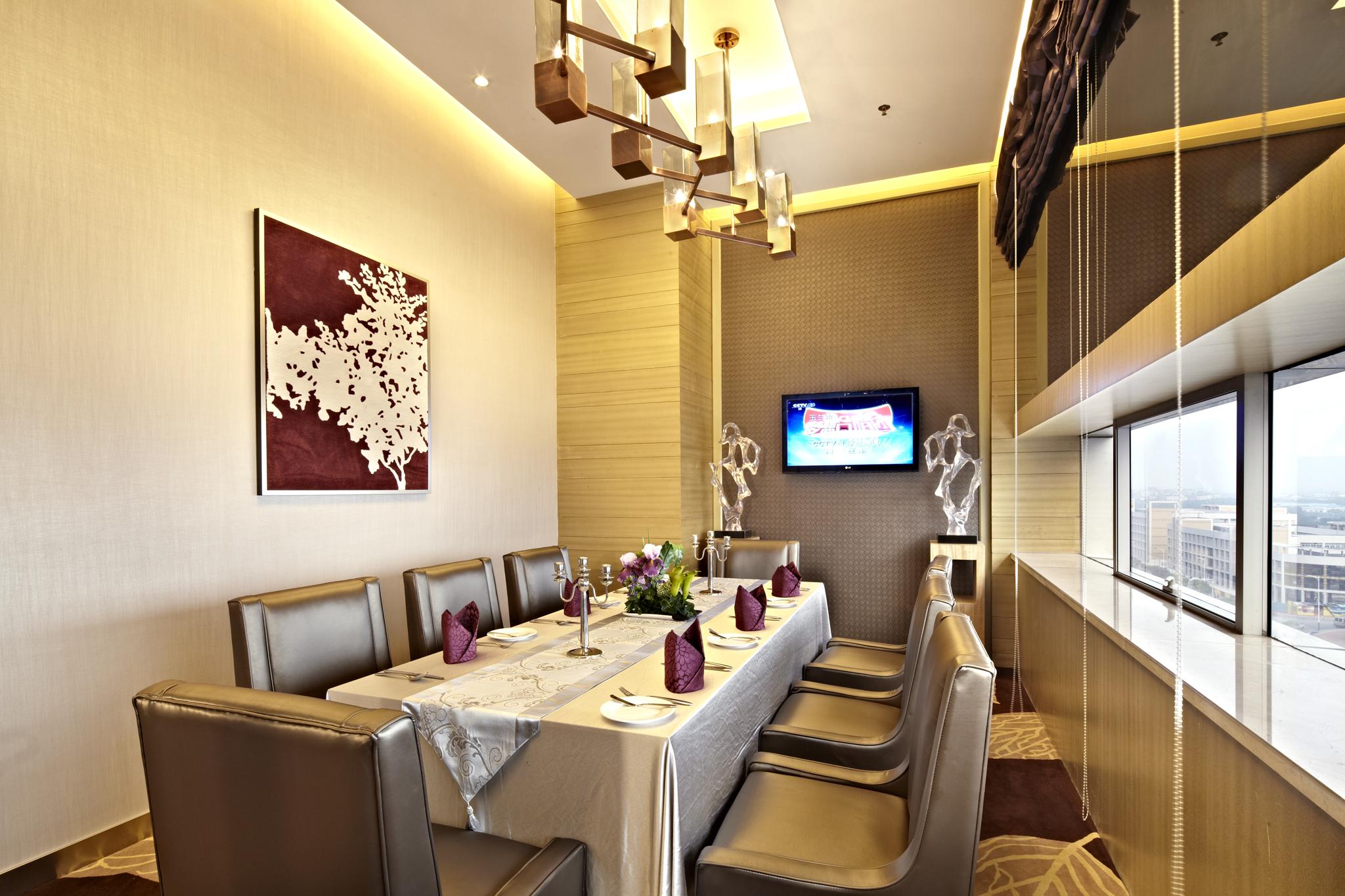 Pearl River International - Canmetro Line 11 Yijing Lu Station Hotel 4*