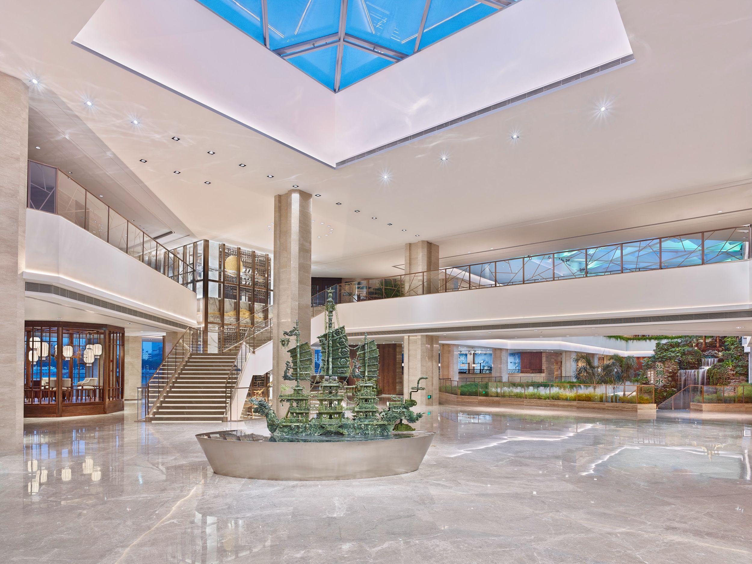 White Swan 5* Canton