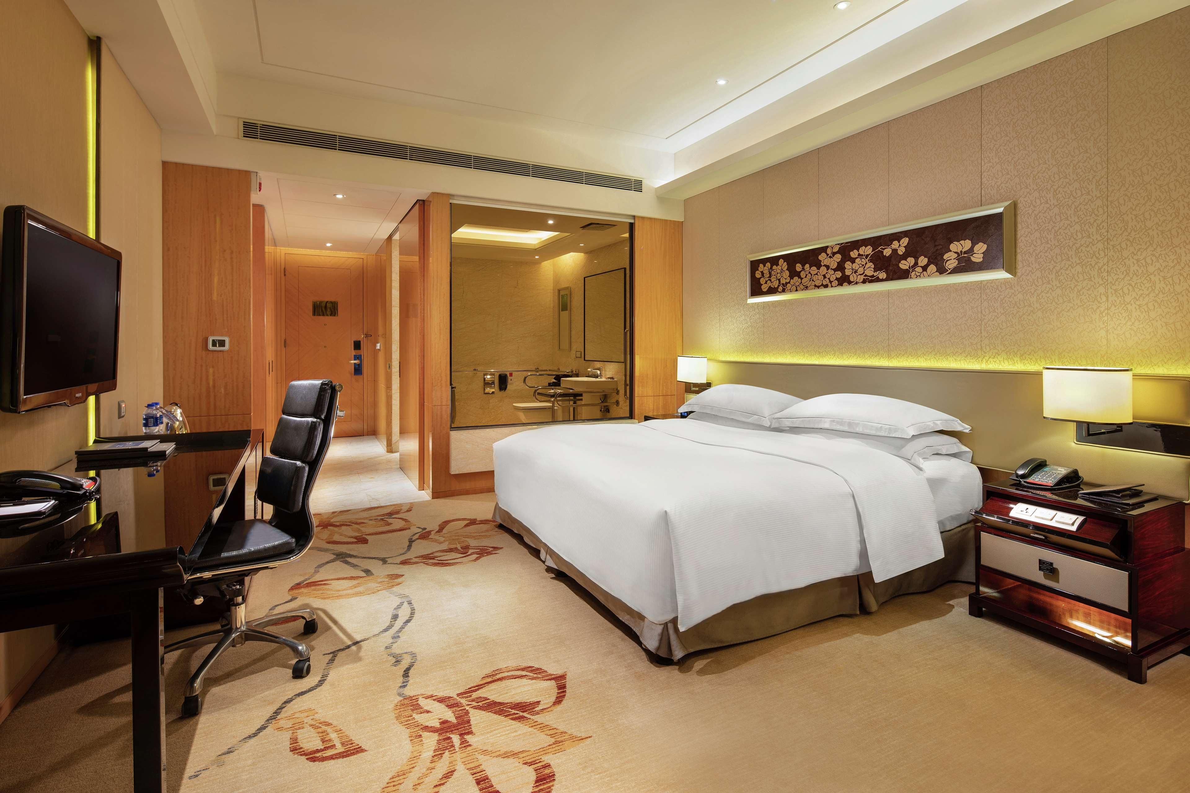 Hilton Baiyun - Free Shuttle For Fair Period, Close To Luhu Golf Club & Leather Market Hotel
