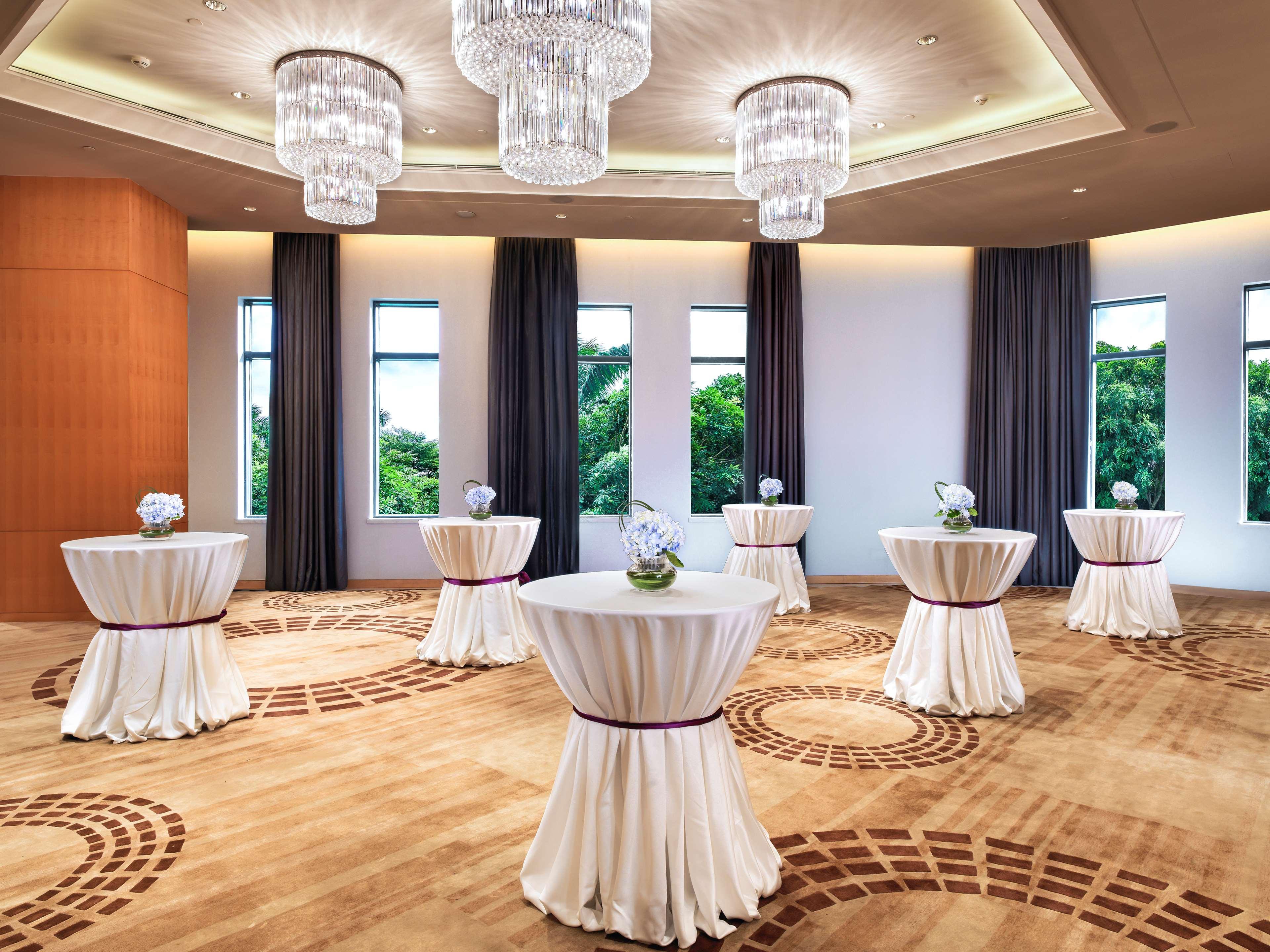 Hilton Baiyun - Free Shuttle For Fair Period, Close To Luhu Golf Club & Leather Market 5*