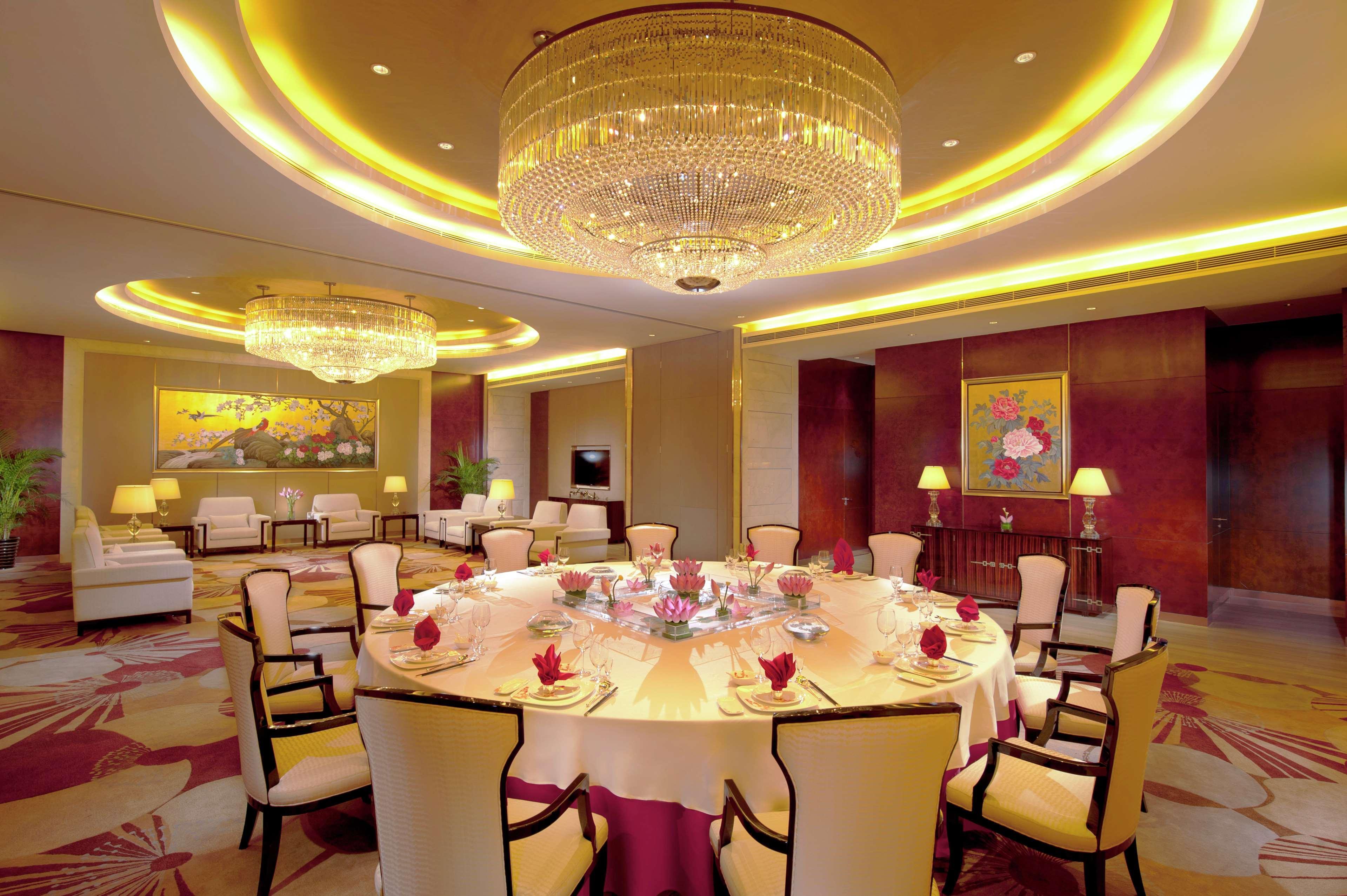 Hilton Baiyun - Free Shuttle For Fair Period, Close To Luhu Golf Club & Leather Market Hotel 5*