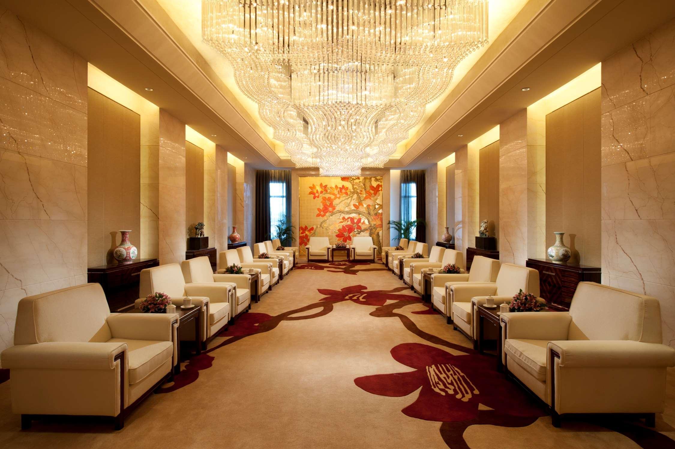 Hilton Baiyun - Free Shuttle For Fair Period, Close To Luhu Golf Club & Leather Market Hotel 5*