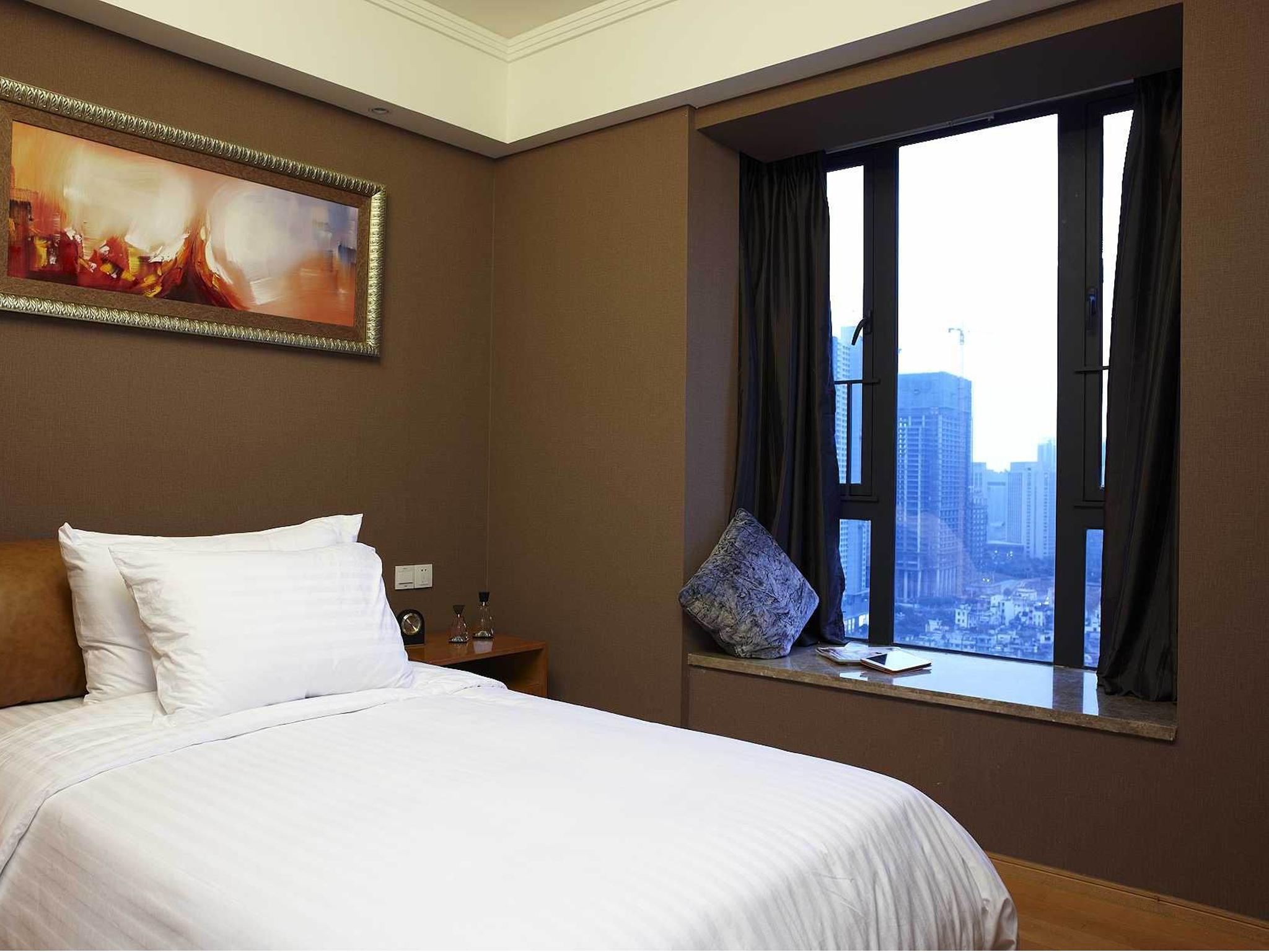 Dan Executive Zhujiang New Town-freeshuttle Bus To Cantonfair Duringcanton Fair Period Guangzhou