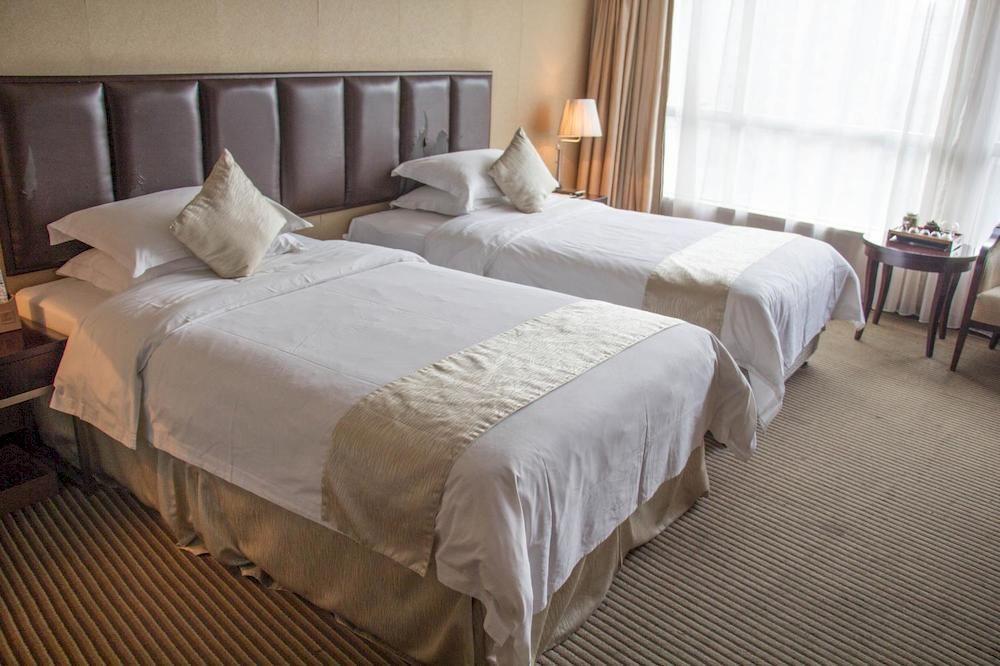 Hotel Paco Tuanyida Metro Guangzhou-free Shuttle Bus For Fair 4*