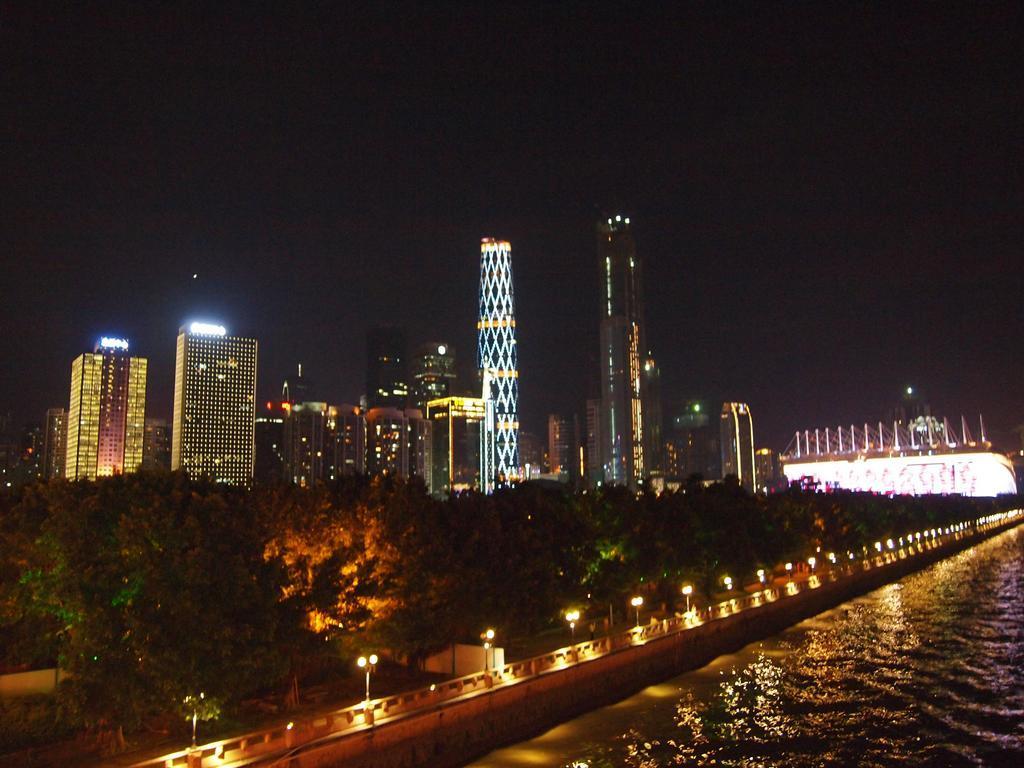 Paco Tuanyida Metro Guangzhou-free Shuttle Bus For Fair 4* Guangzhou