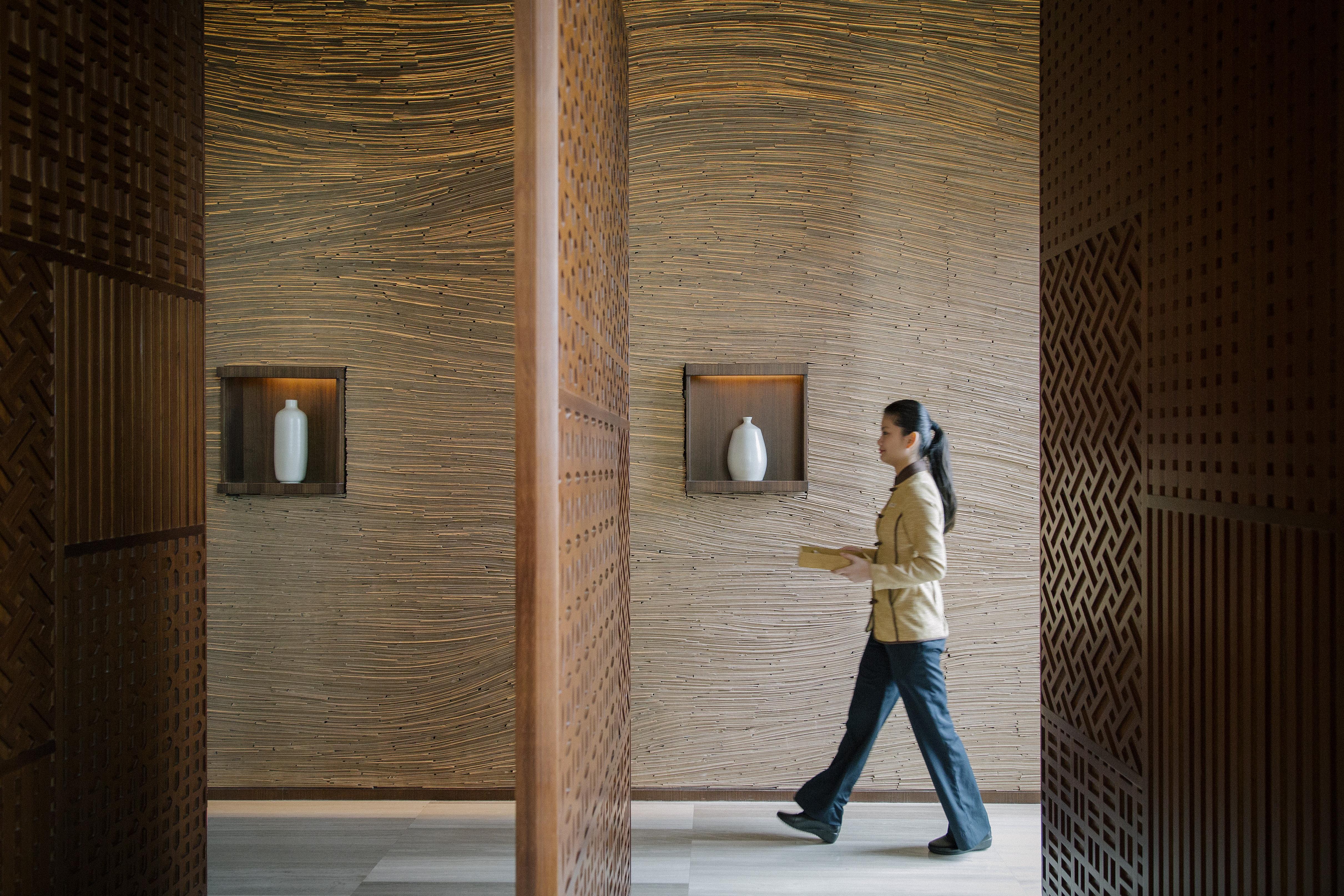 Hotel Park Hyatt - Free Shuttle Bus To Fair Complex & Overseas Buyer Registration Services During 14th Apr To 4th