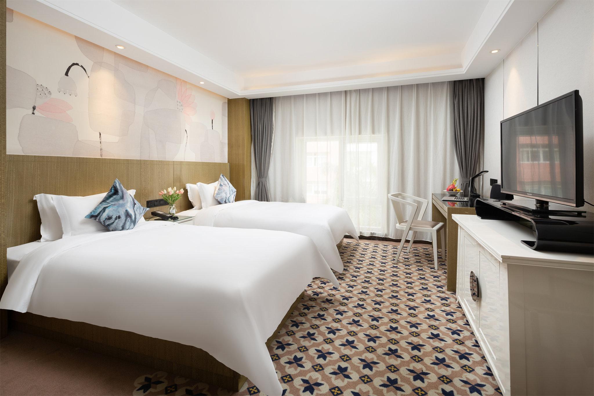 Paco Hotel Gangding Metro Guangzhou-Free Shuttle Bus Fir Canton Fair 4*