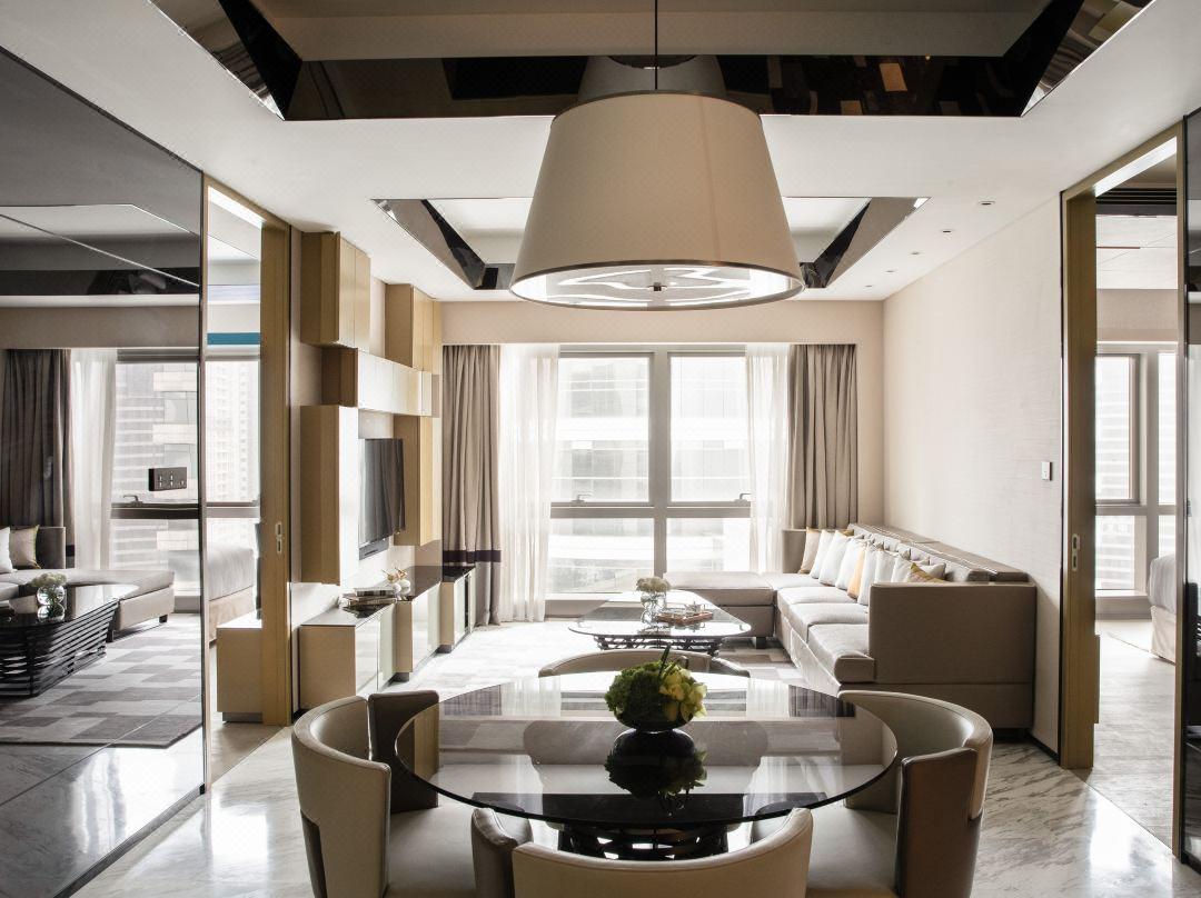 Jumeirah Living - Complimentary Shuttle Bus To Fair Complex 5*