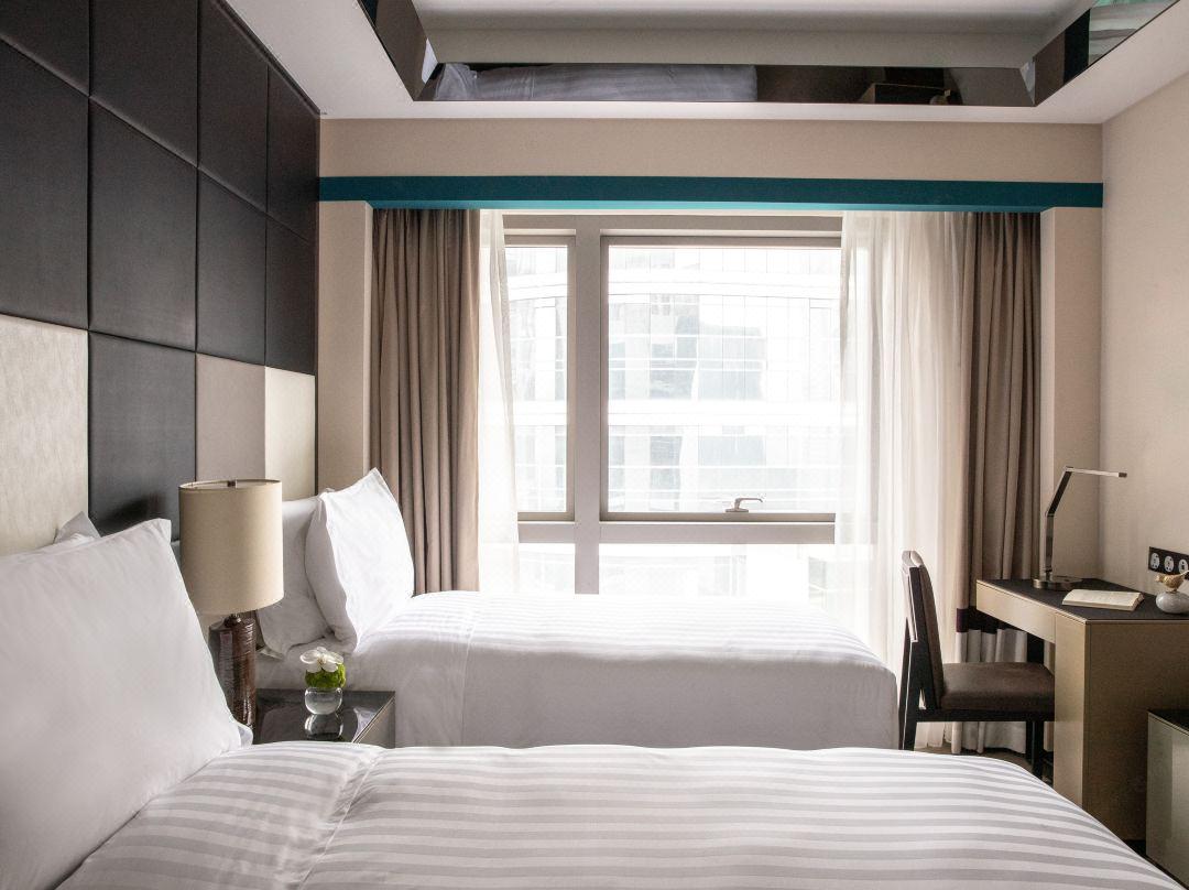 Aparthotel Jumeirah Living - Complimentary Shuttle Bus To Fair Complex 5*