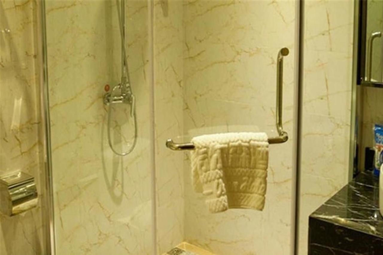 Velsen Hotel 2*