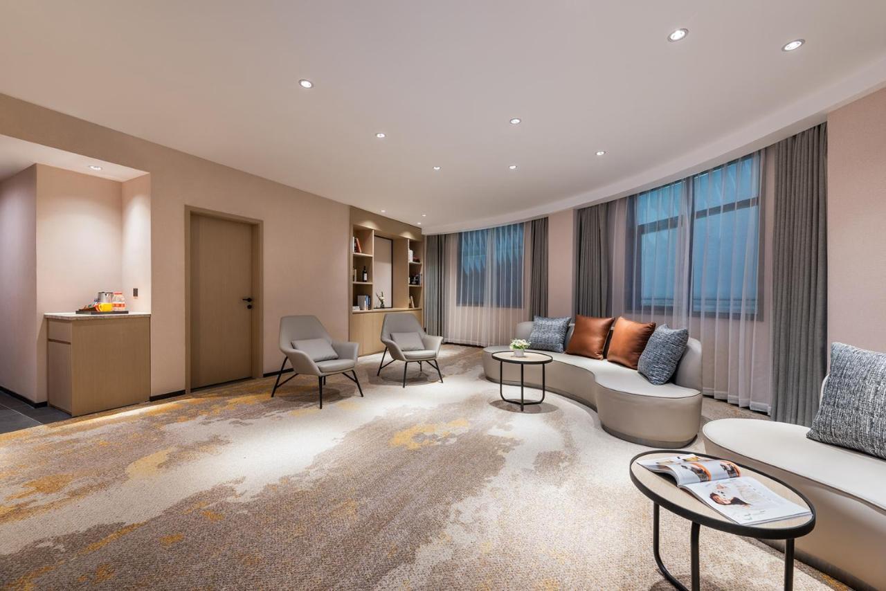 Ausotel Wow Huadu Sunac Land Hotel Canton