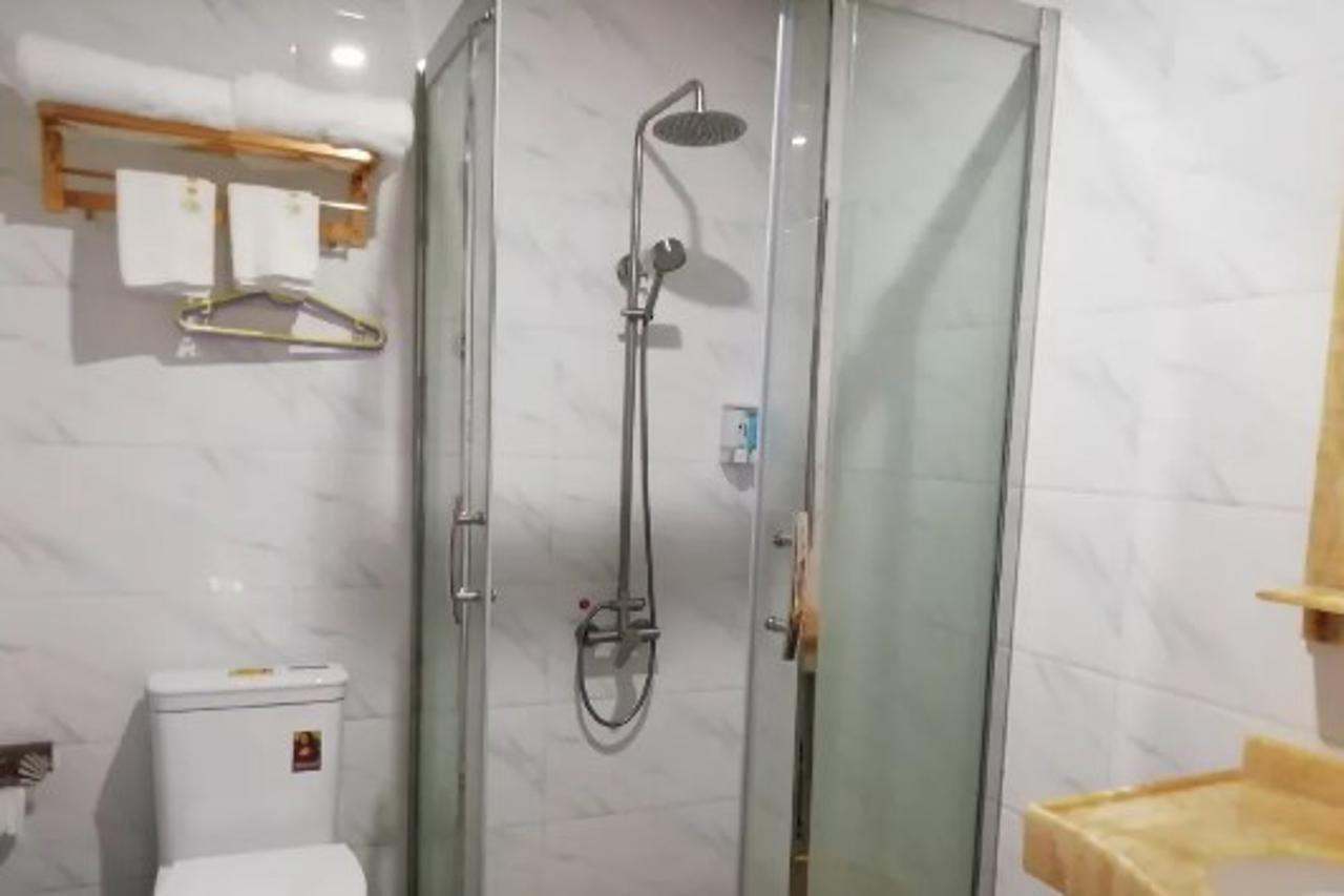 Xinxin Hotel 2*