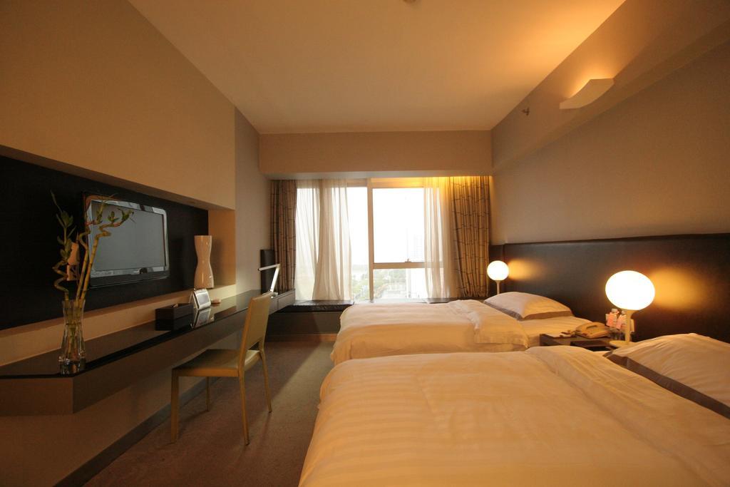 Yi-wu Commatel Hotel 4*