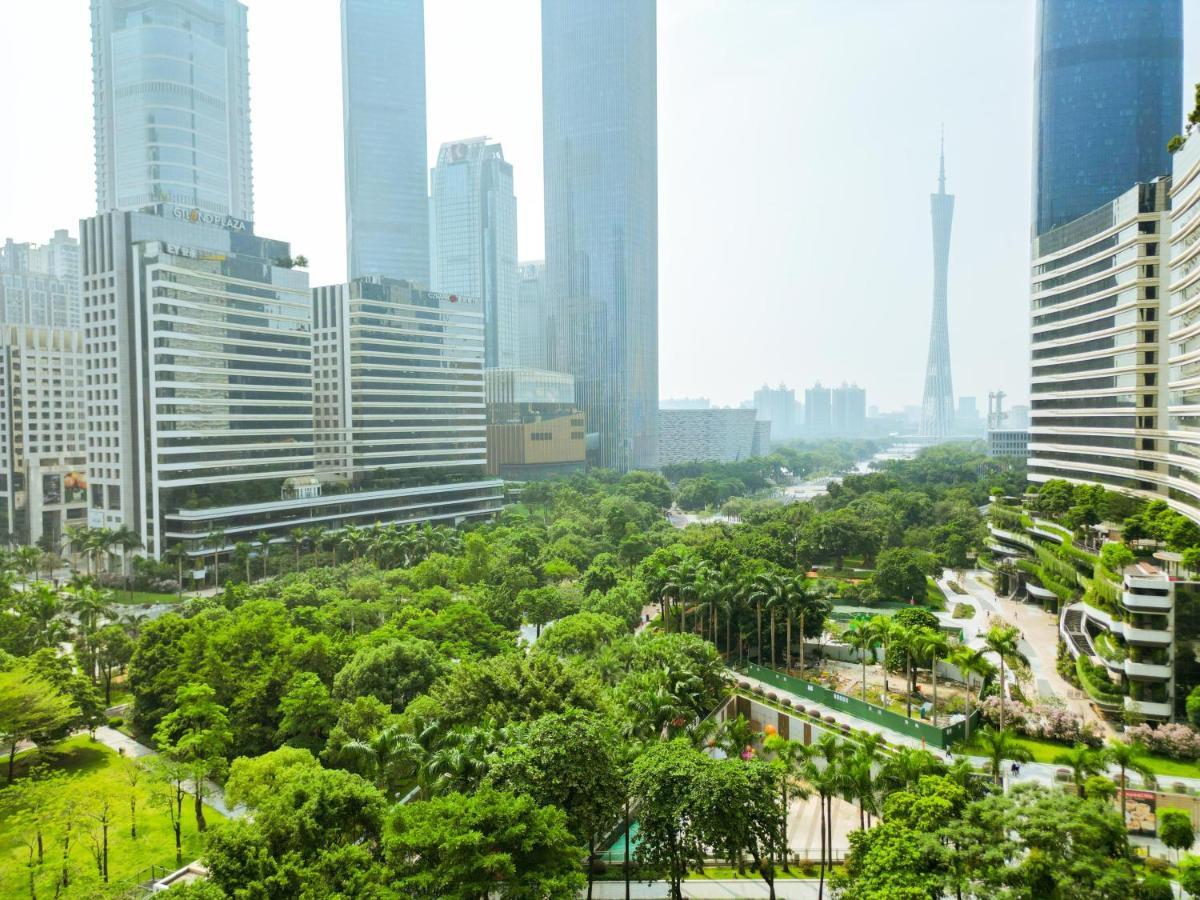 Hotel Grand Hyatt - Free Shuttle Between And Exhibition Center During Fair