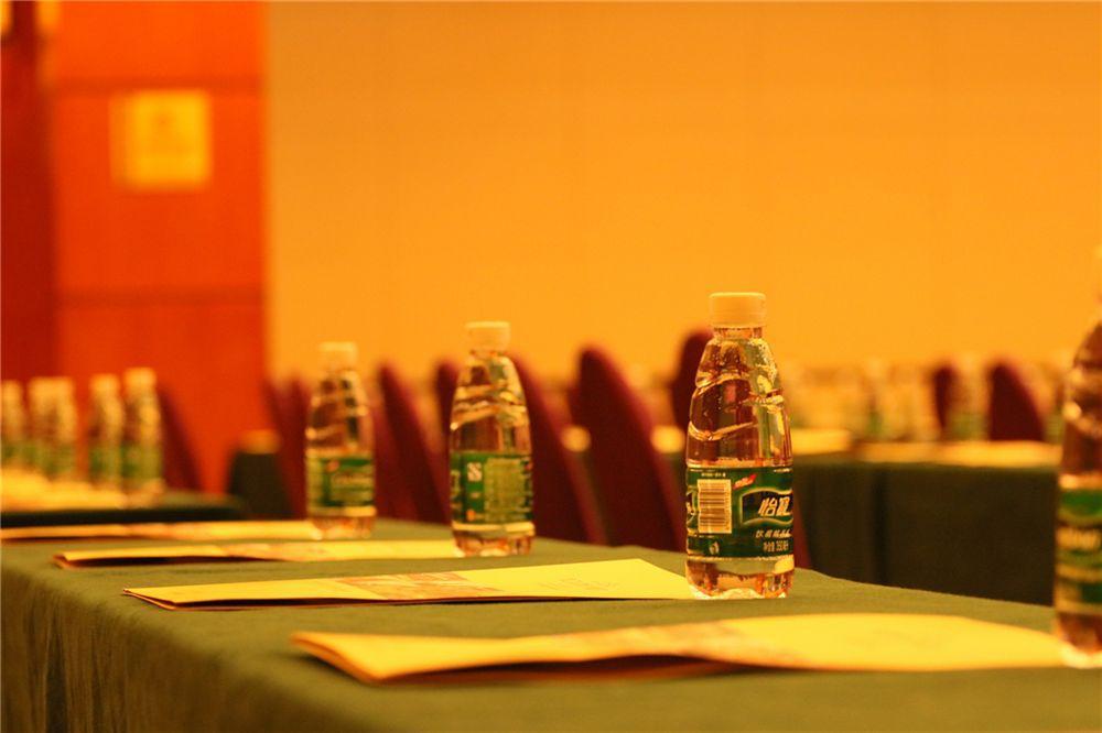Holiday Villa Hotel 4*
