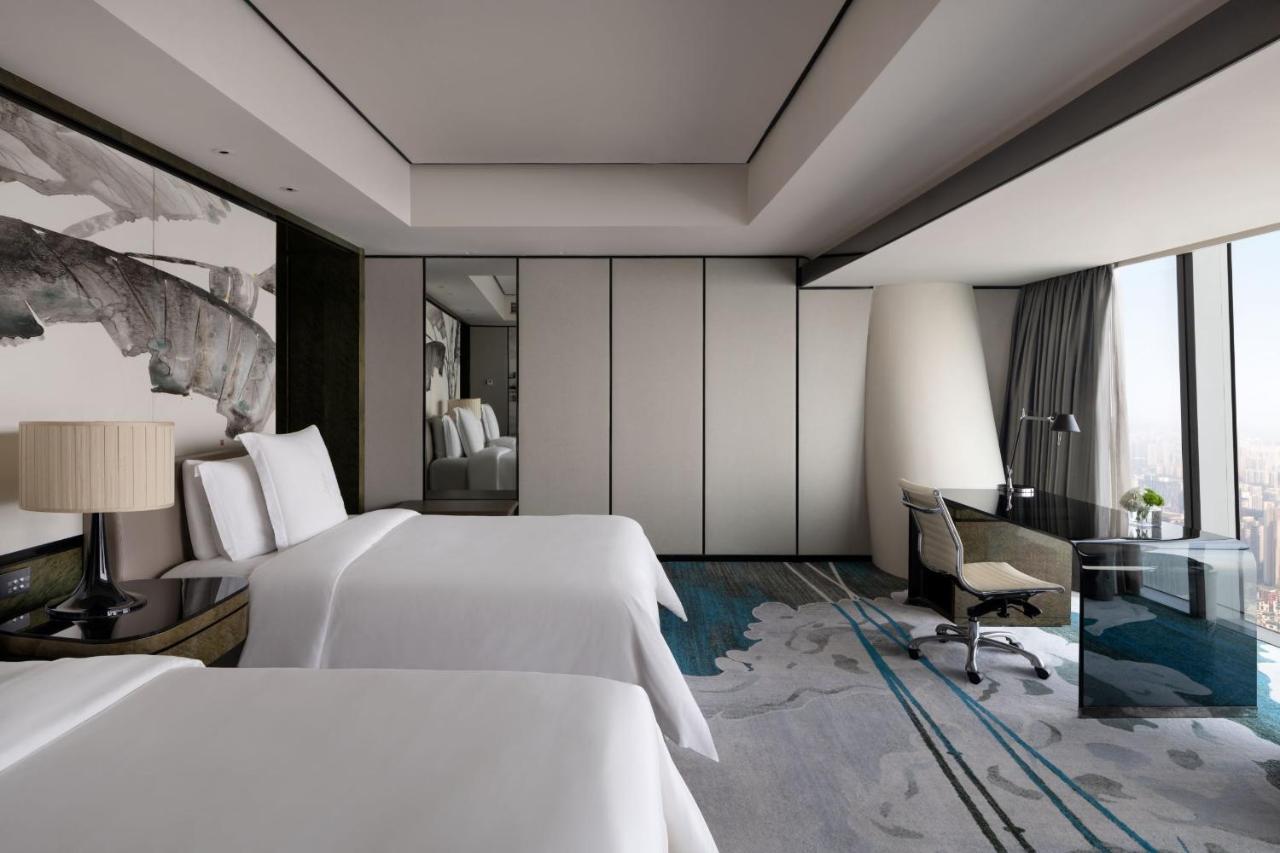 Four Seasons - Free Shuttle Bus To Fair Complex & Overseas Buyer Registration Services During Fair Period Hotel 5*