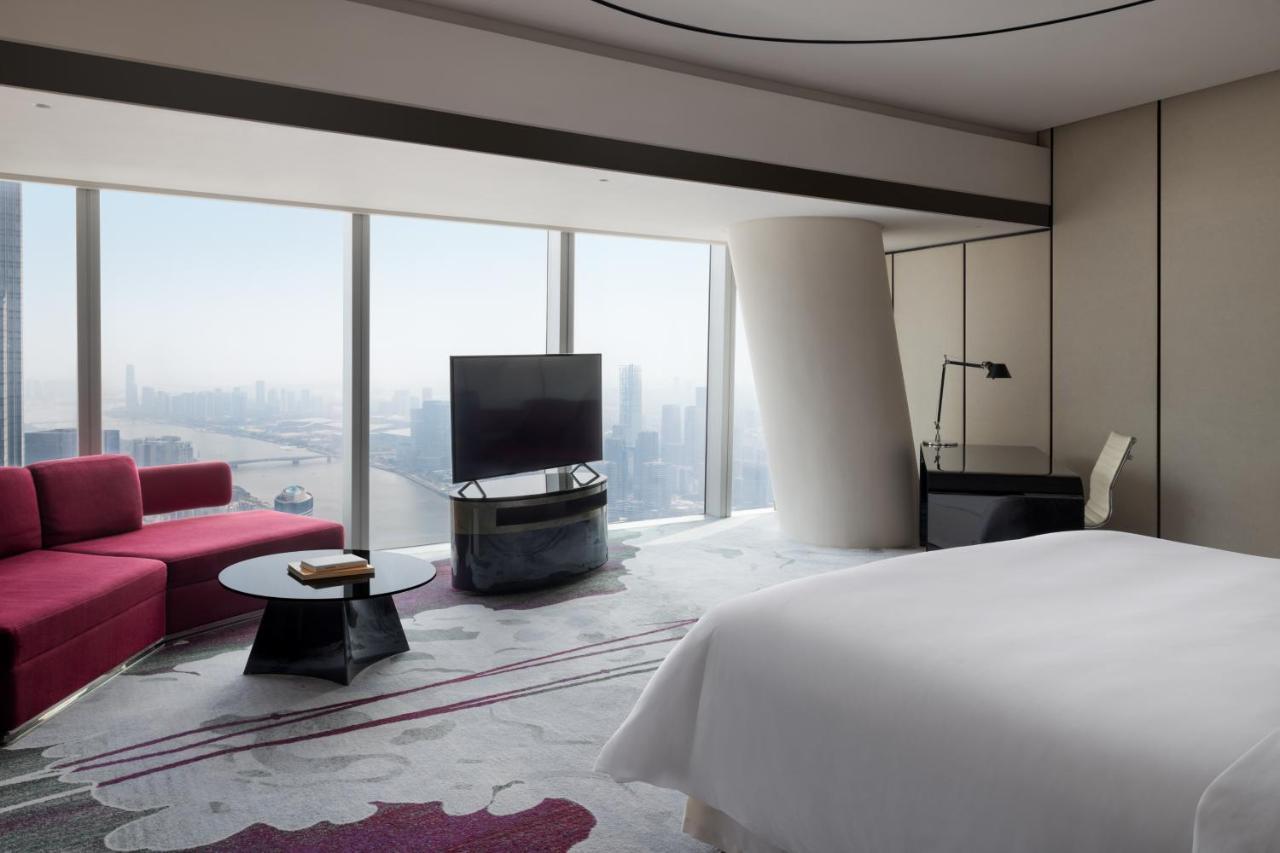 Four Seasons - Free Shuttle Bus To Fair Complex & Overseas Buyer Registration Services During Fair Period 5* Guangzhou