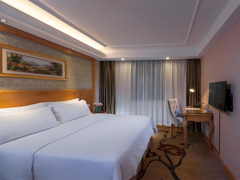 Vienna Tianhe Bus Station 3*