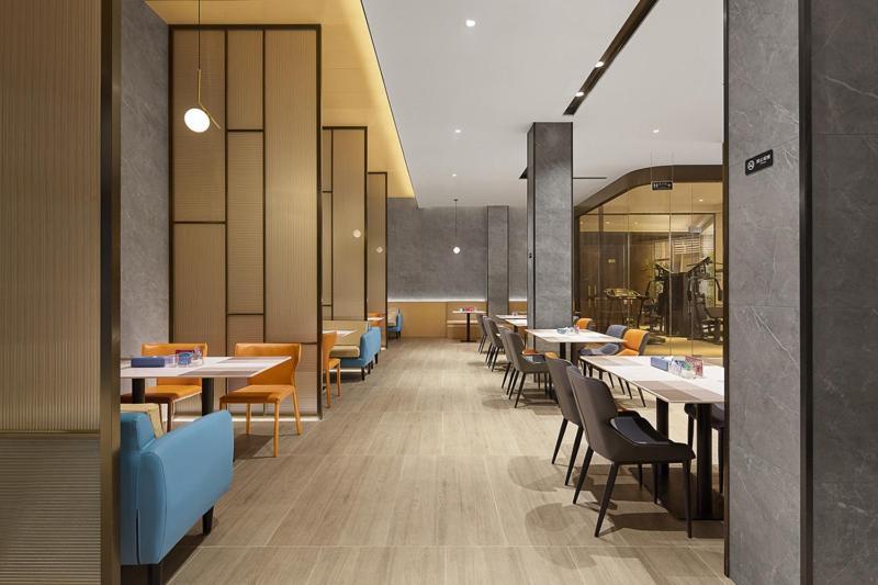 Fengyue Light Shang Baiyun Airport Store Canton