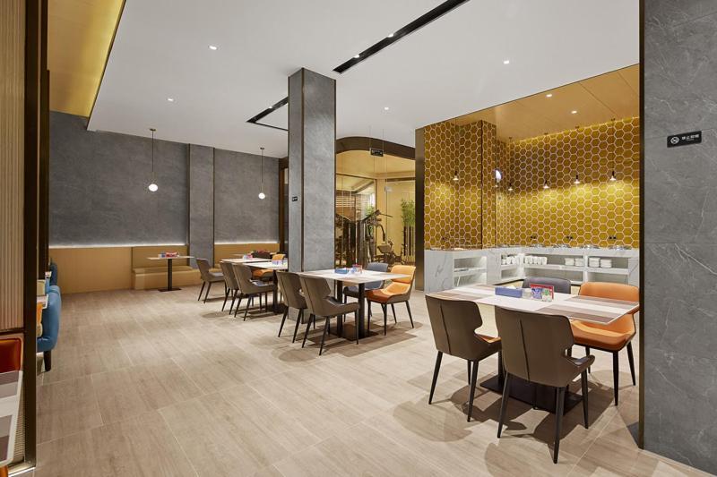 Fengyue Light Shang Baiyun Airport Store Hotel