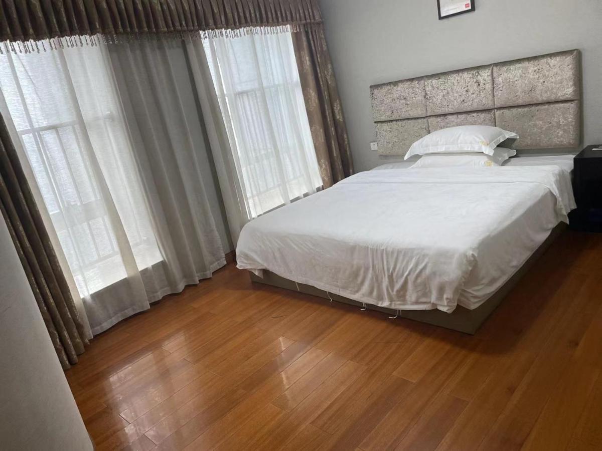 Yoyo International Hotel-the Legend Building-1mins To Line5 Taojin Stn-free Shuttle Bus For Fair Guangzhou